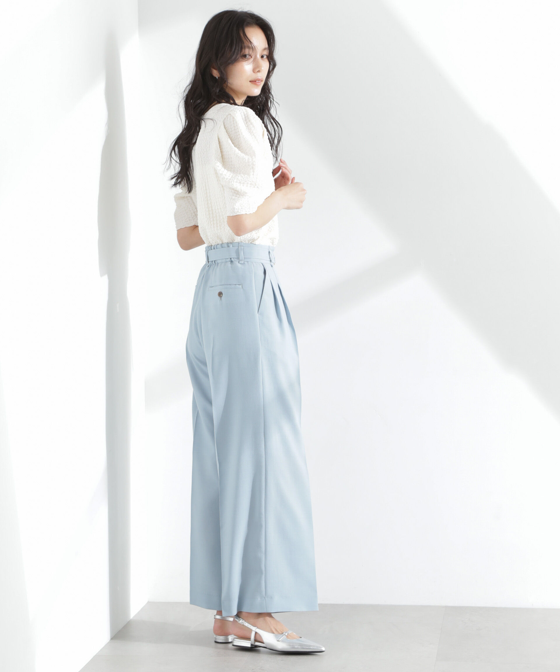 nano･universe「メランジドライ ベルト付きタックワイドパンツ(セットアップ可)」|チノ|