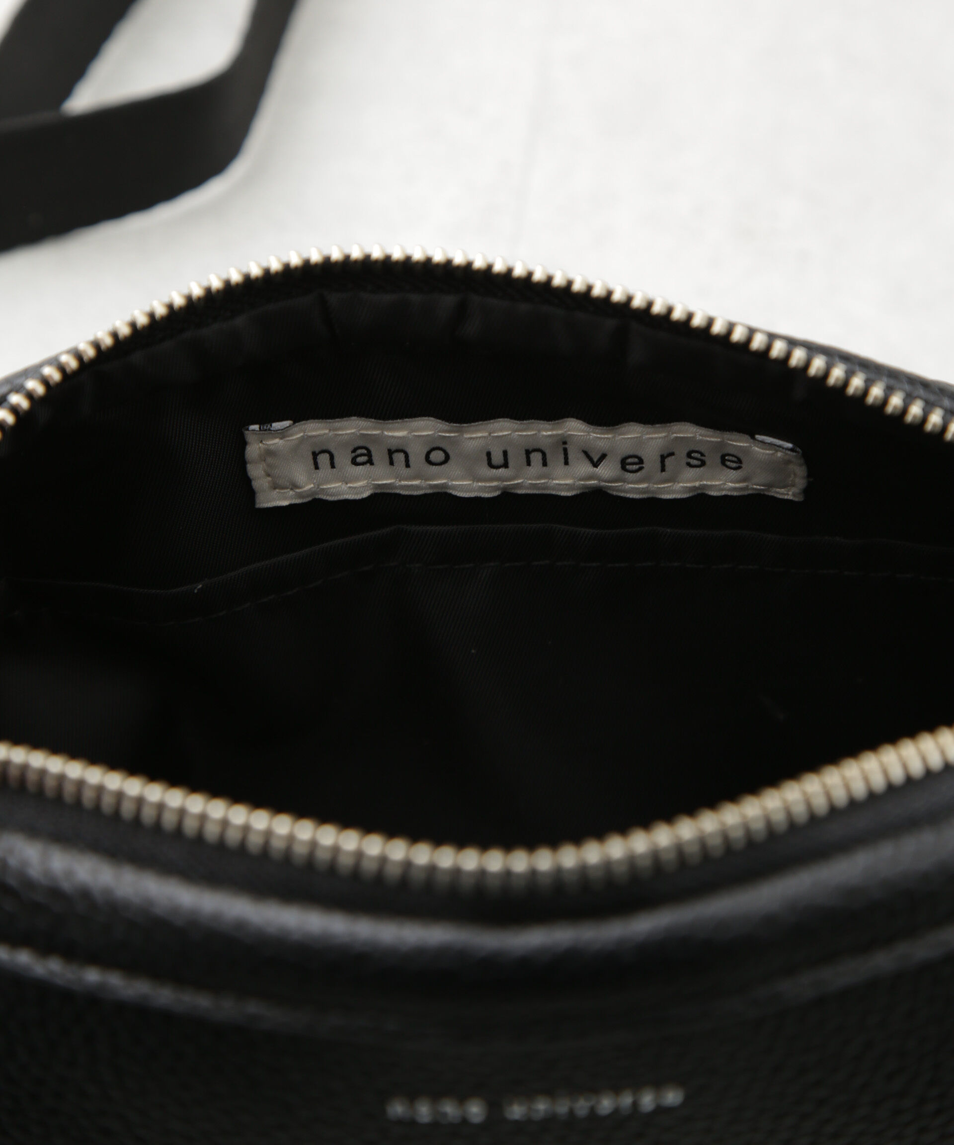 nano･universe「フェイクレザーボディーバッグ」|ショルダー・メッセンジャー|