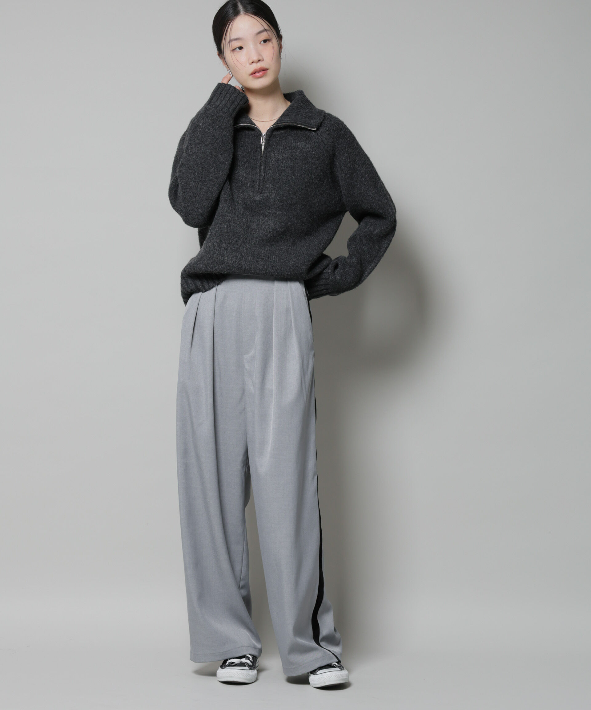 nano･universe「ベルベッドサイドラインパンツ」|チノ|