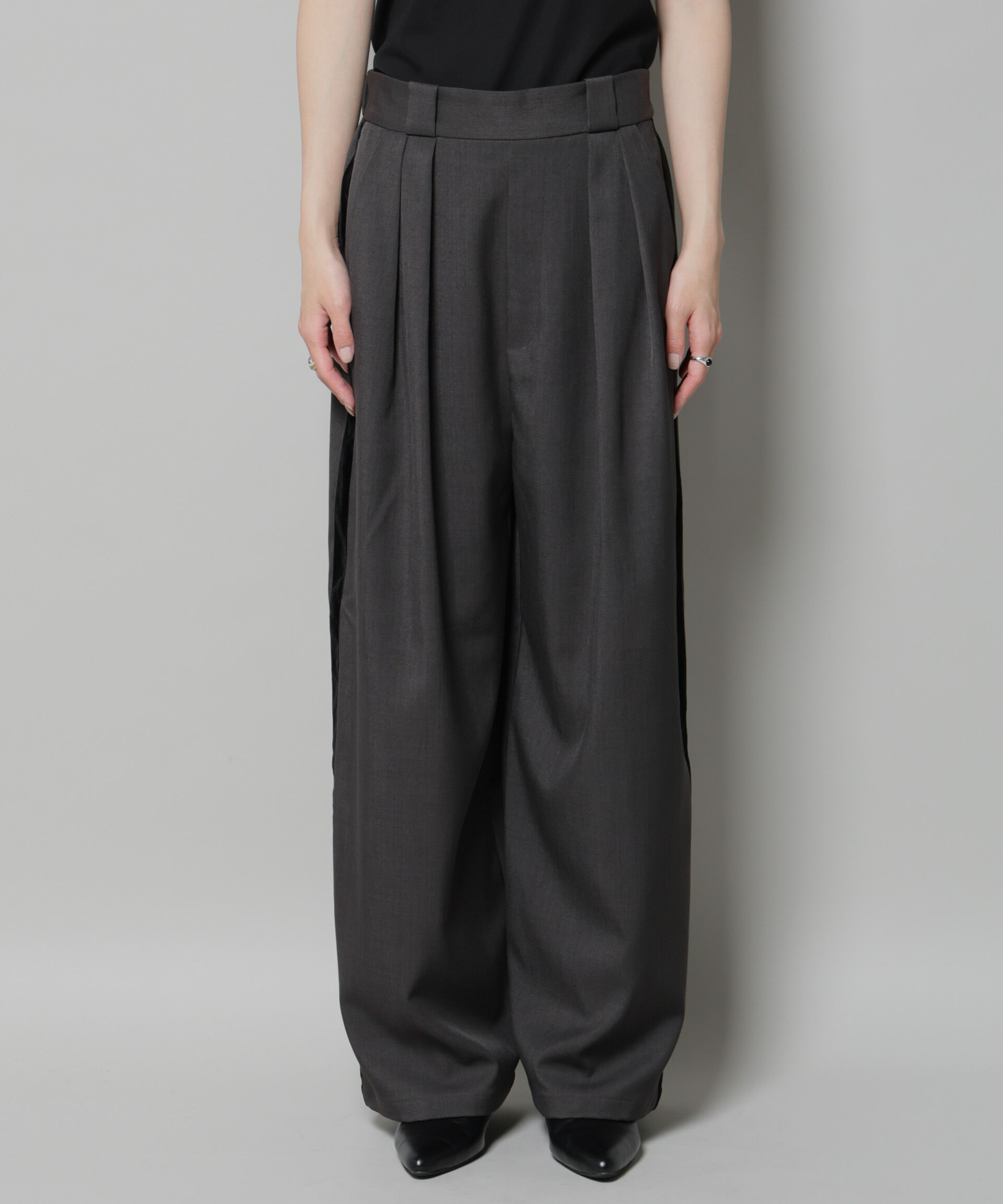 nano･universe「ベルベッドサイドラインパンツ」|チノ|