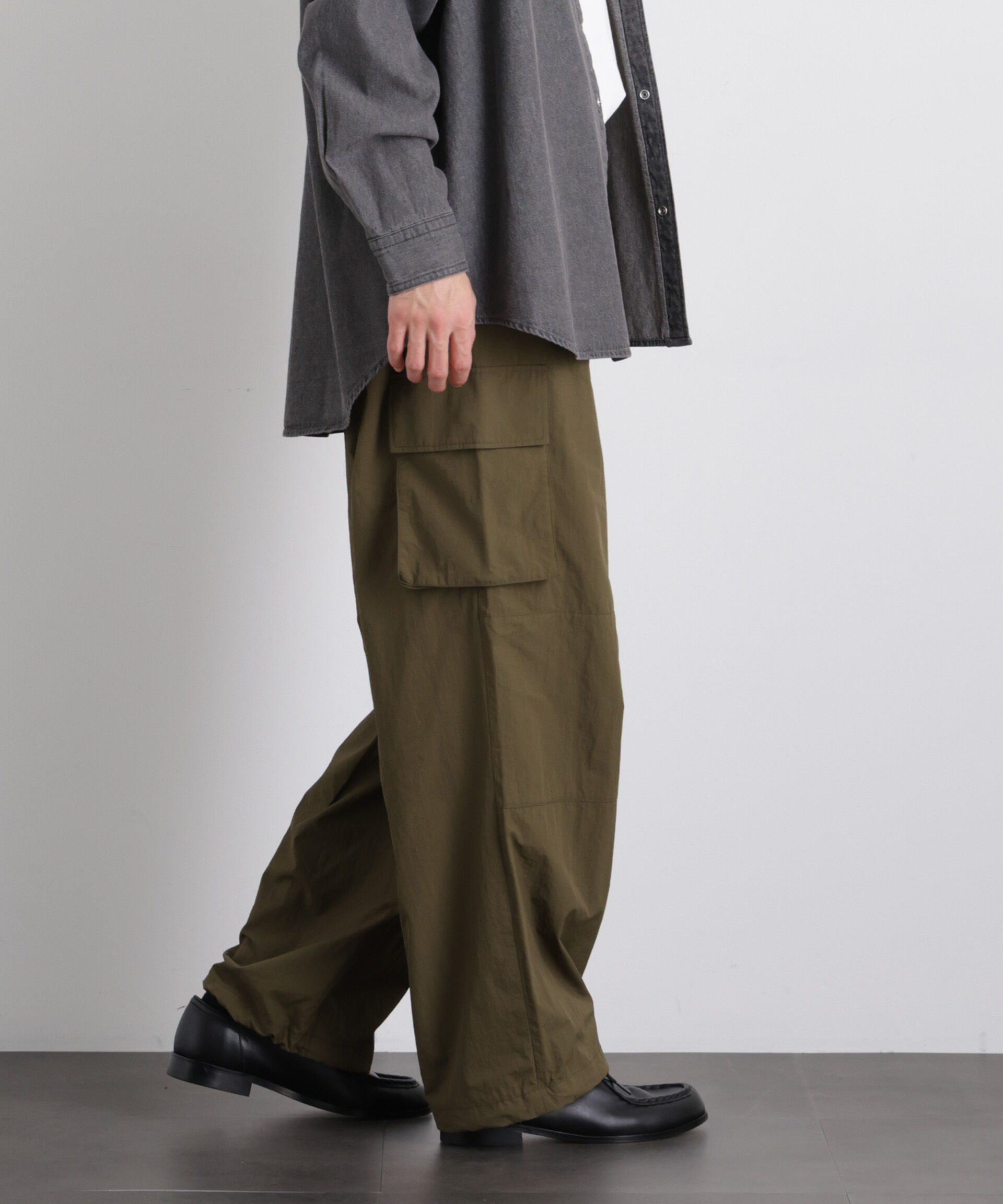 nano･universe「ナイロンリラックスカーゴパンツ」|チノ|