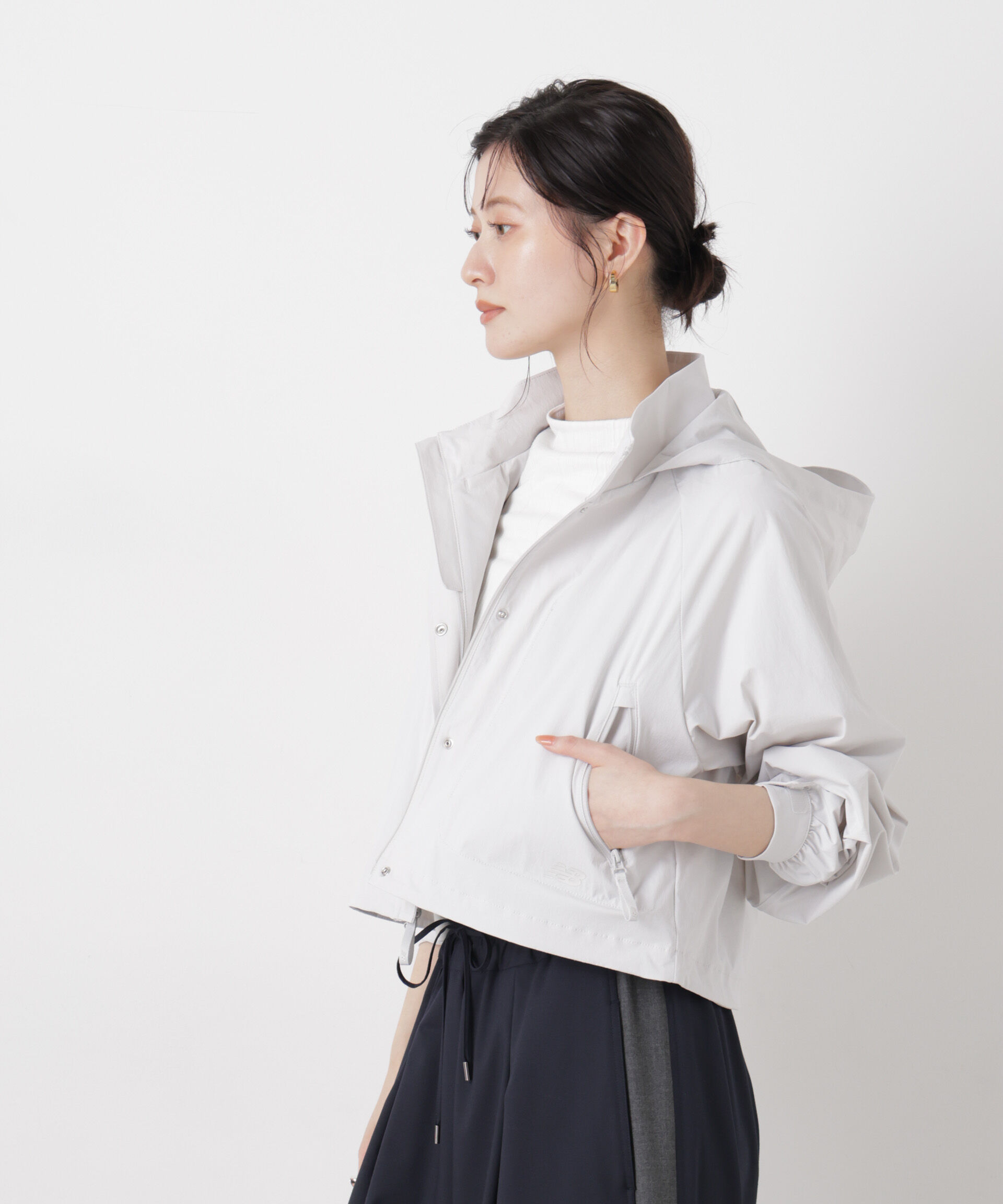 nano･universe「new balance/NB Greyクロップドジャケット」|ブルゾン・スタジャン|