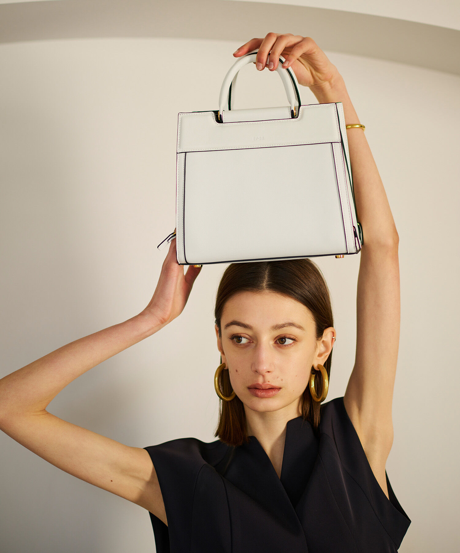E'POR「【E'POR】W BAG Medium（ダブリュー バッグ ミディアム）」|ハンドバッグ|ホワイト(10)