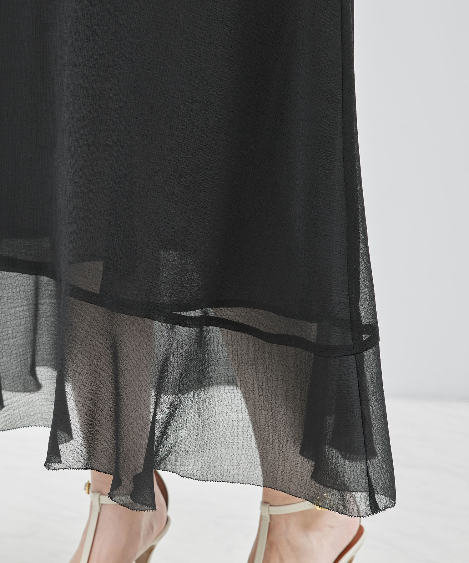 ROPE「フリルヘムVネックワンピース」|ワンピース|