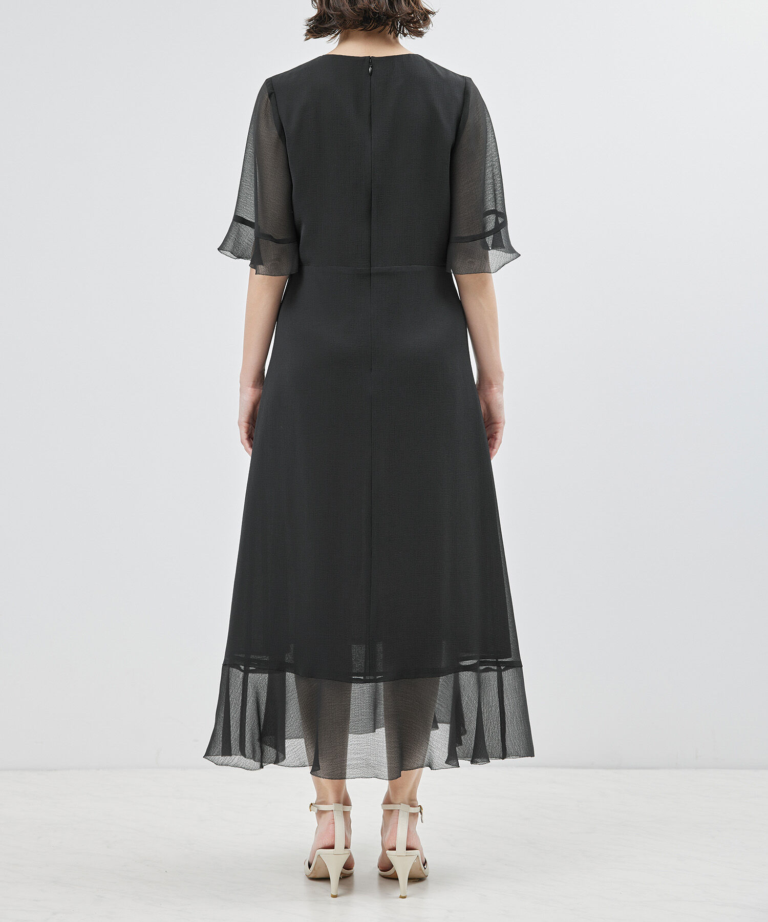 ROPE「フリルヘムVネックワンピース」|ワンピース|