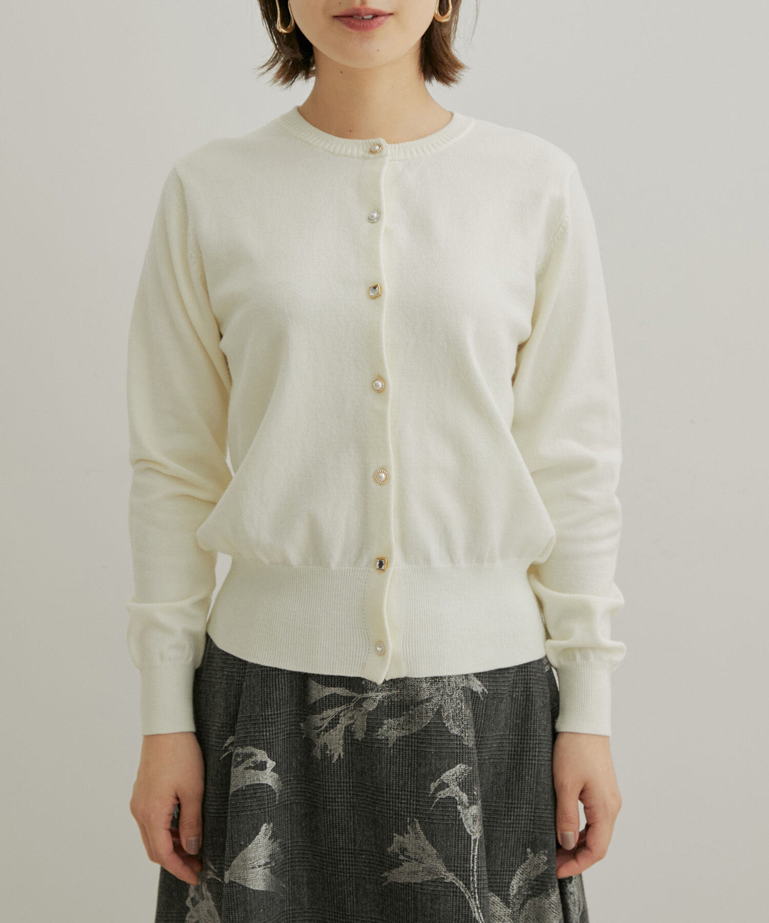 VIS「【洗える・吸湿発熱・静電防止】色々釦クルーネックカーディガン【ECO THERMO WALKER(R)】」|カーディガン|