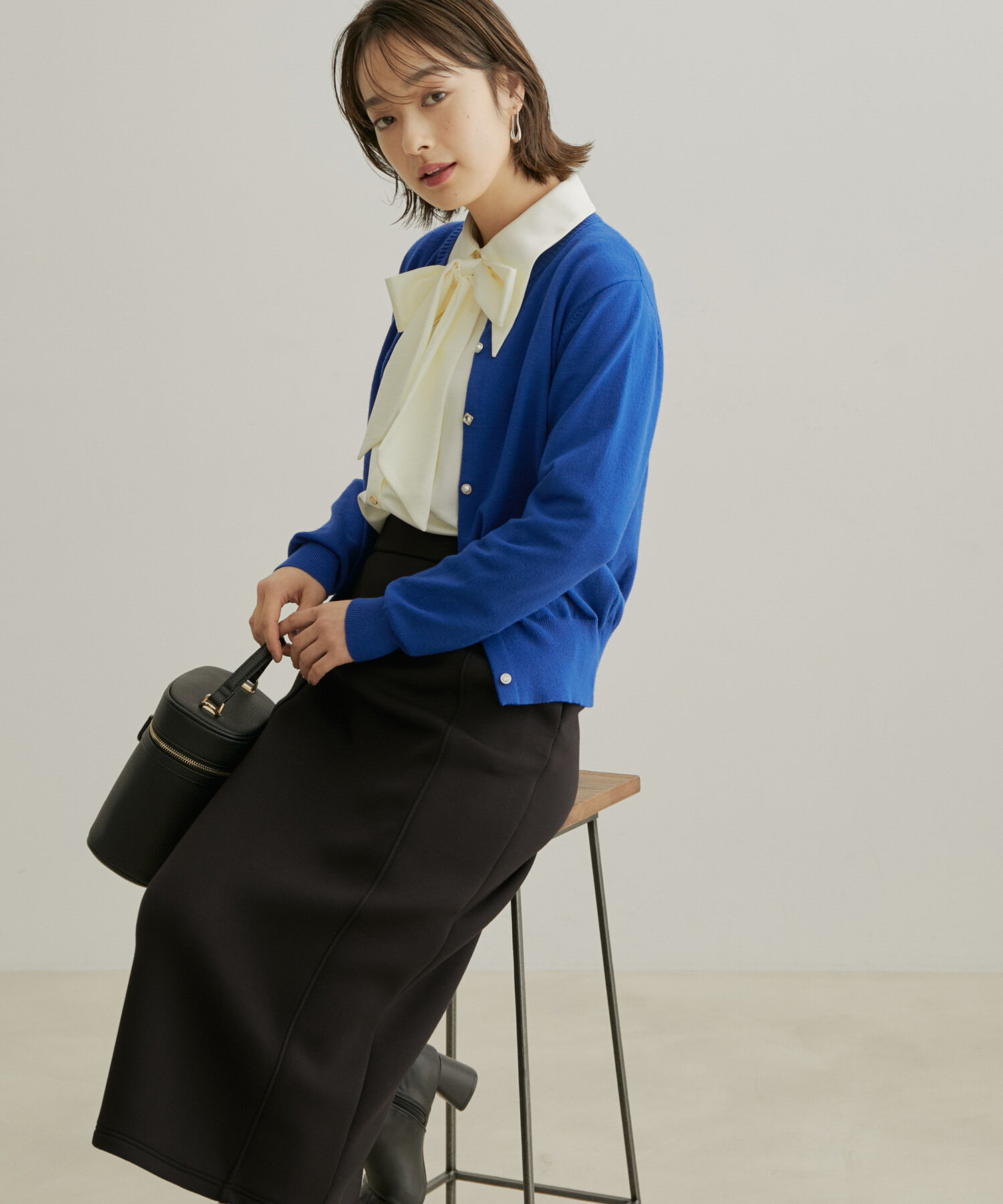 VIS「【洗える・吸湿発熱・静電防止】色々釦クルーネックカーディガン【ECO THERMO WALKER(R)】」|カーディガン|