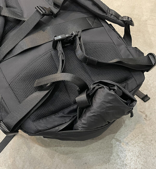 ABAHOUSE「【NoiR / ノアール】撥水加工 PC対応 ビジネス対応 リュック レインカバ」|リュック|