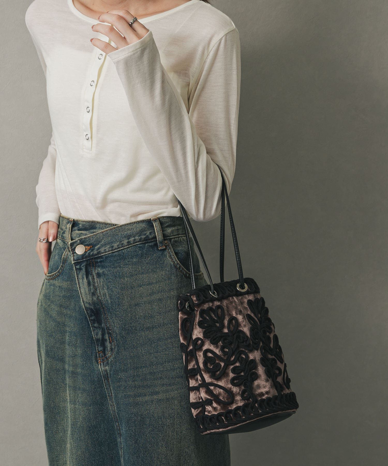 SENSE OF PLACE by URBAN RESEARCH「コードシシュウベロアバッグ」|ハンドバッグ|