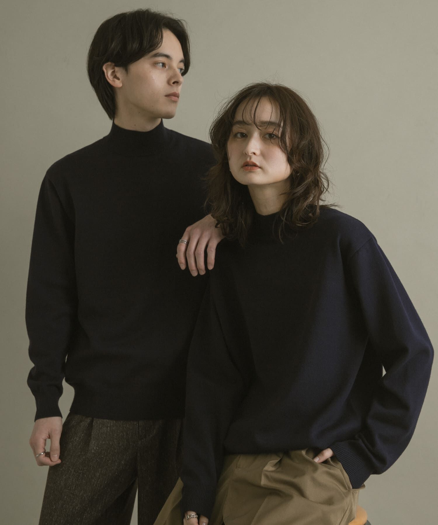 SENSE OF PLACE by URBAN RESEARCH「『一部WEB限定カラー』『洗濯可/毛玉防止』ストレッチモックネックニット」|ニット・セーター|ネイビー