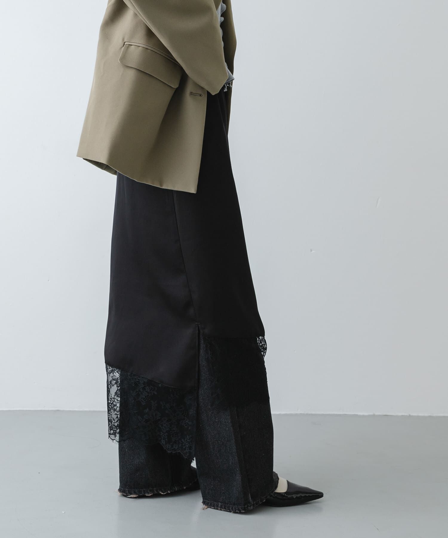 SENSE OF PLACE by URBAN RESEARCH「アシメレースヘムスカート」|スカート|ブラック