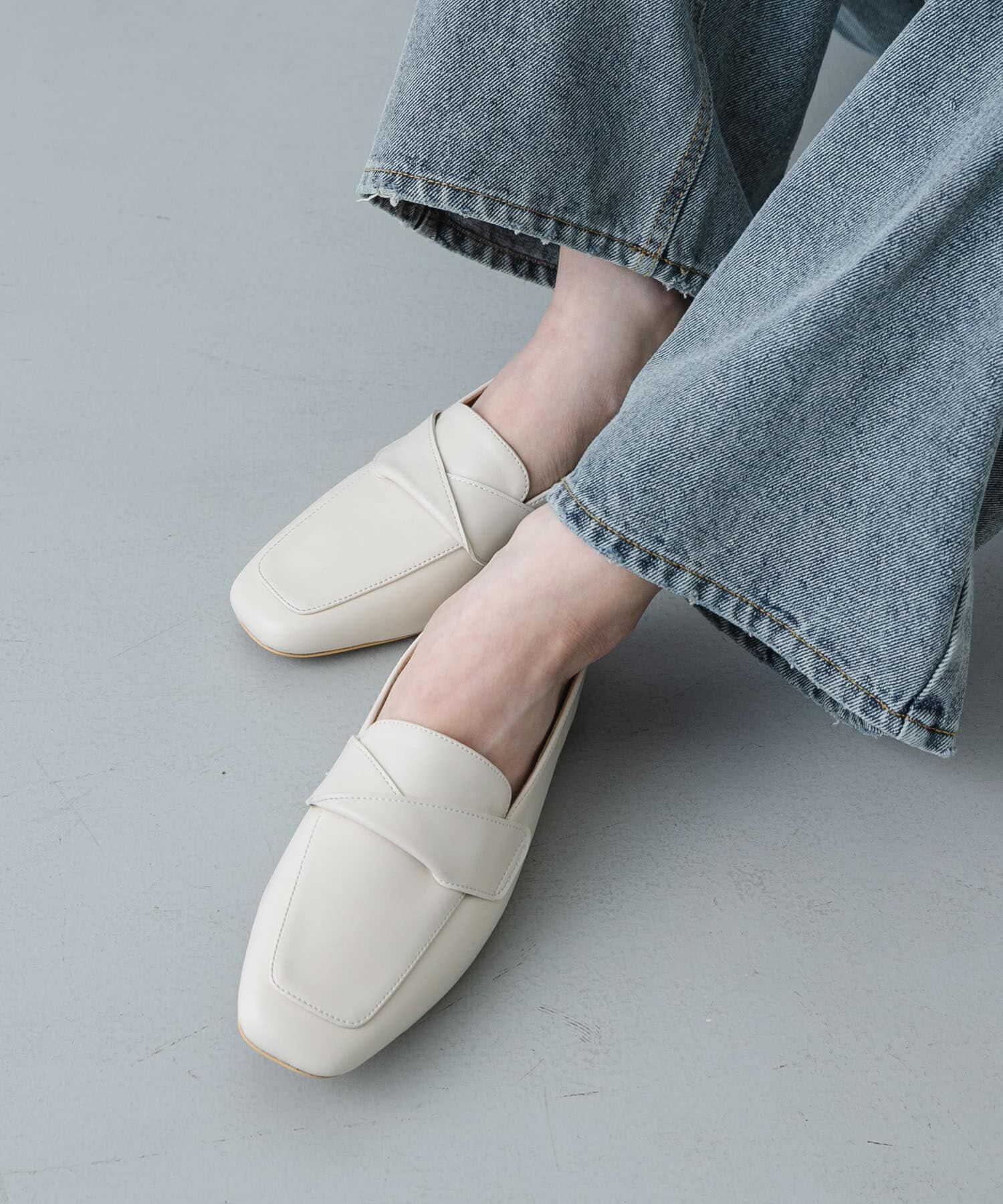 SENSE OF PLACE by URBAN RESEARCH「クロスベルトローファーパンプス」|ローファー|ライトベージュ