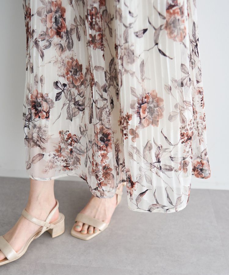 YECCA VECCA「フラワー柄シアープリーツワンピース」|ワンピース|