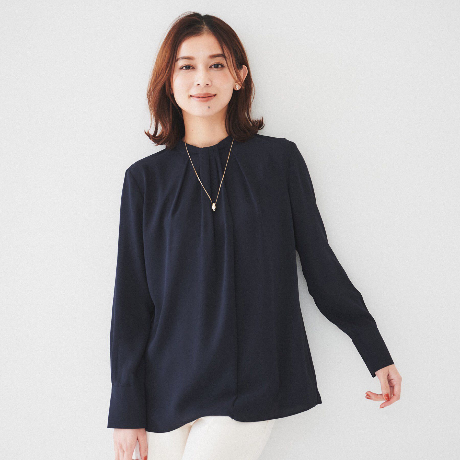 UNTITLED「【通勤】ジョーゼット タックブラウス」|シャツ・ブラウス|ネイビー(094)