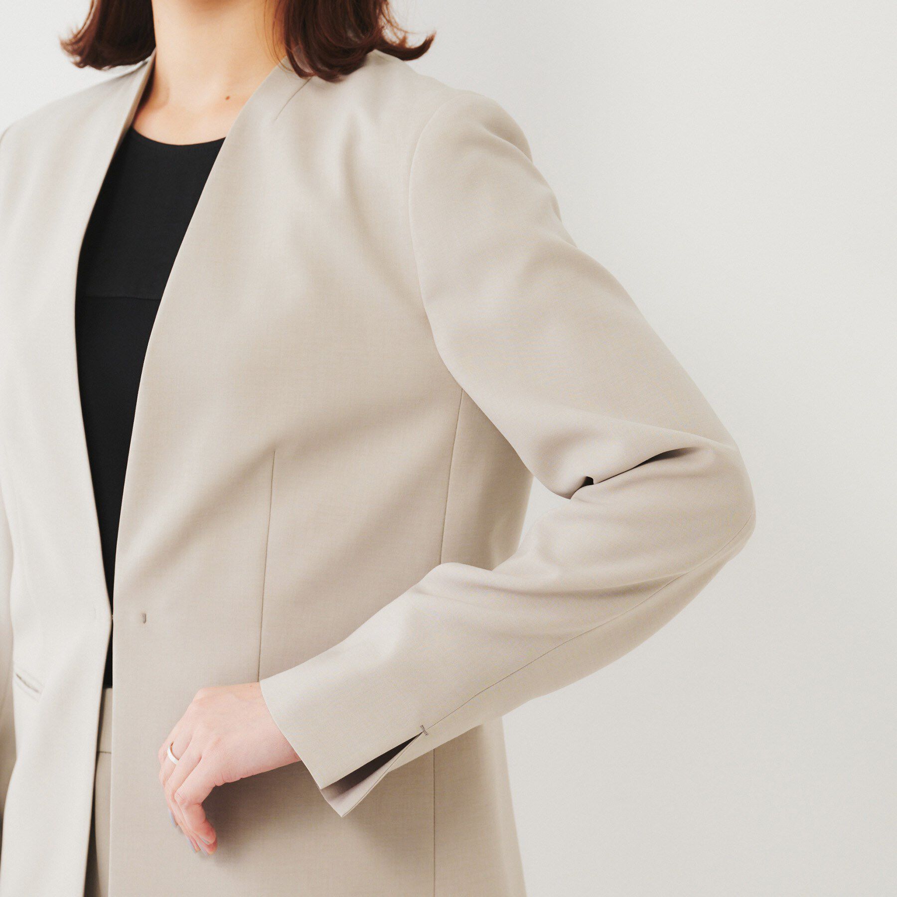 UNTITLED「【通勤スーツ】ライトウェイト カラーレスジャケット」|ノーカラージャケット|