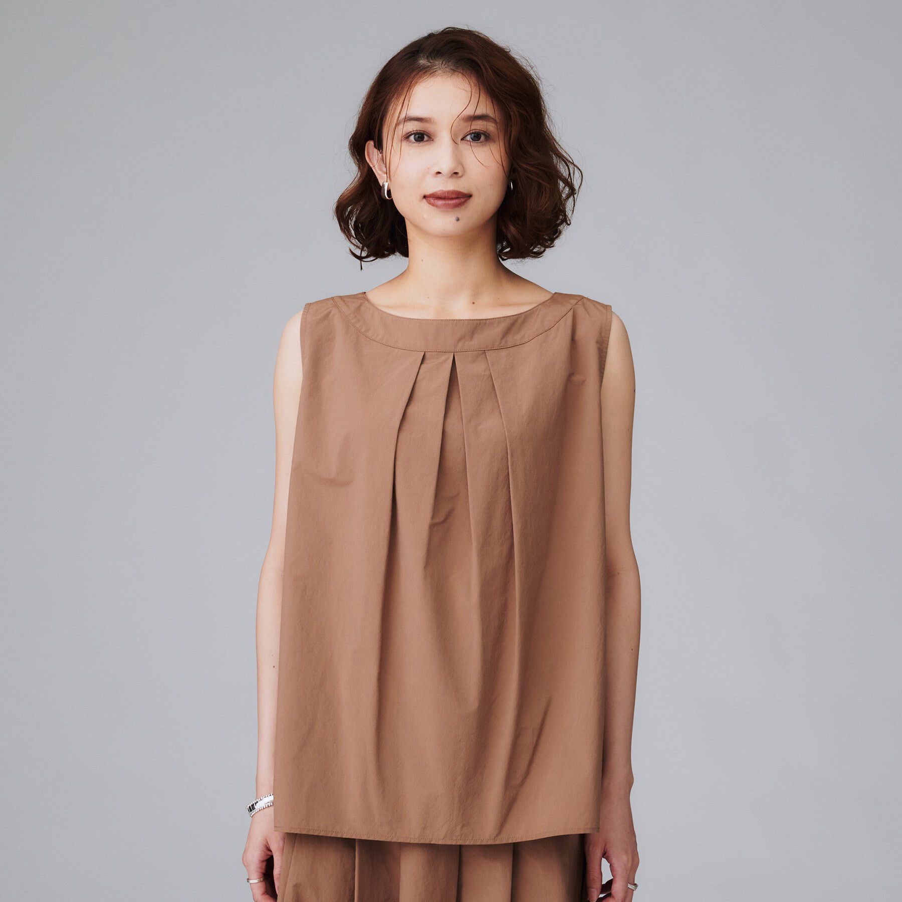 UNTITLED「【2WAY/セットアップ可/ノースリーブ/前ボタン】ファブリカブラウス」|シャツ・ブラウス|