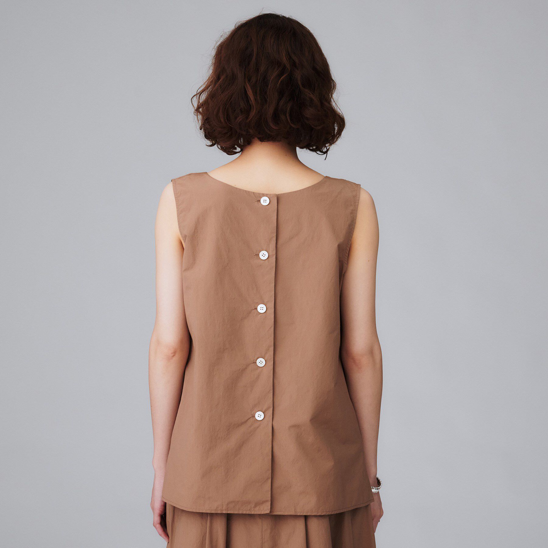 UNTITLED「【2WAY/セットアップ可/ノースリーブ/前ボタン】ファブリカブラウス」|シャツ・ブラウス|