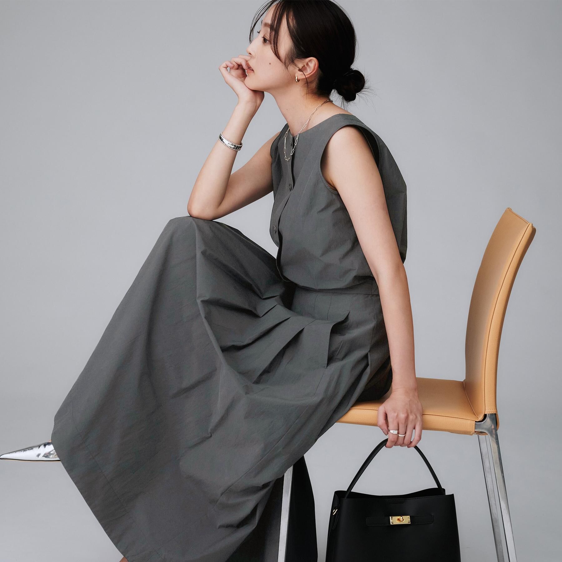 UNTITLED「【2WAY/セットアップ可/ノースリーブ/前ボタン】ファブリカブラウス」|シャツ・ブラウス|