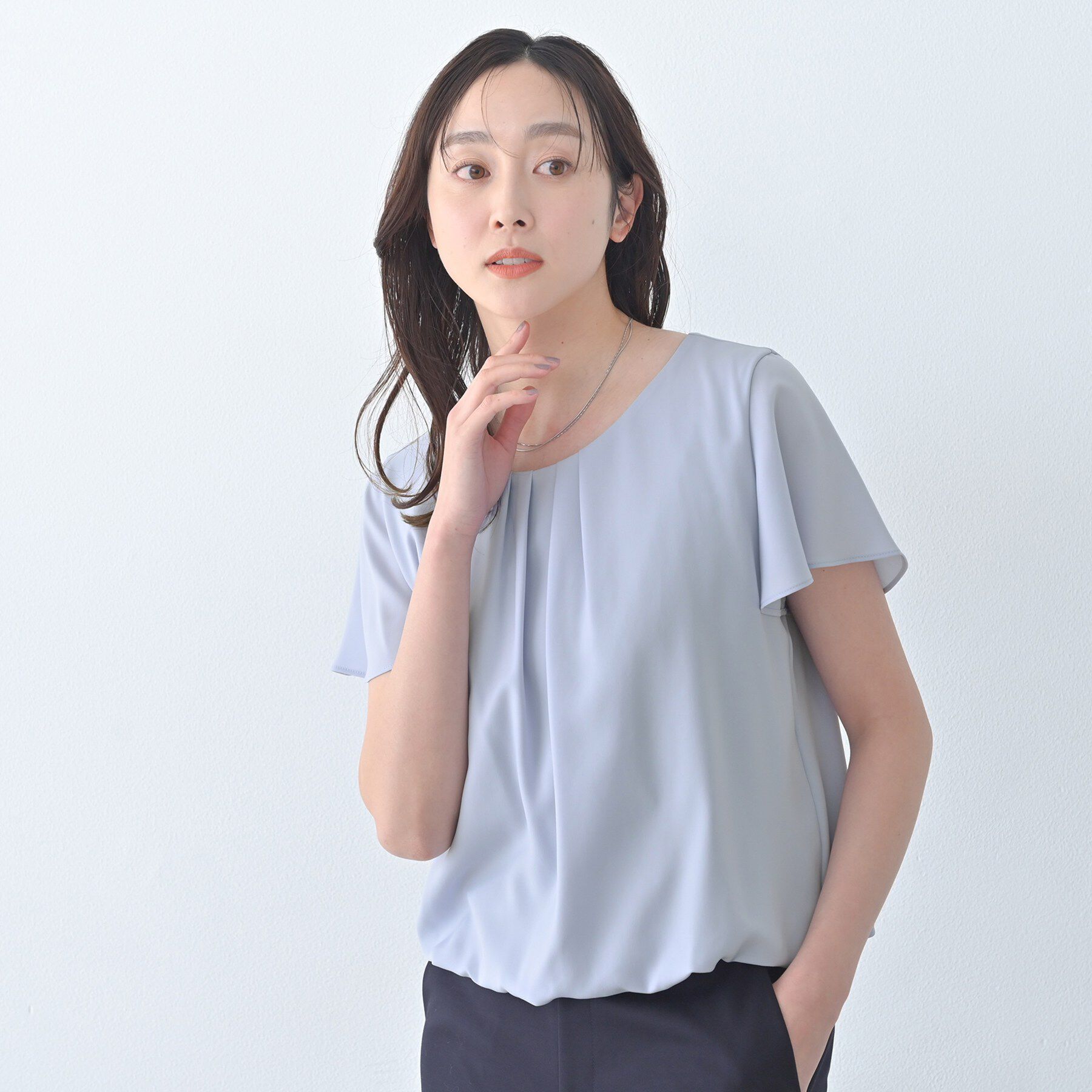 UNTITLED「パウダリータックブラウス」|シャツ・ブラウス|