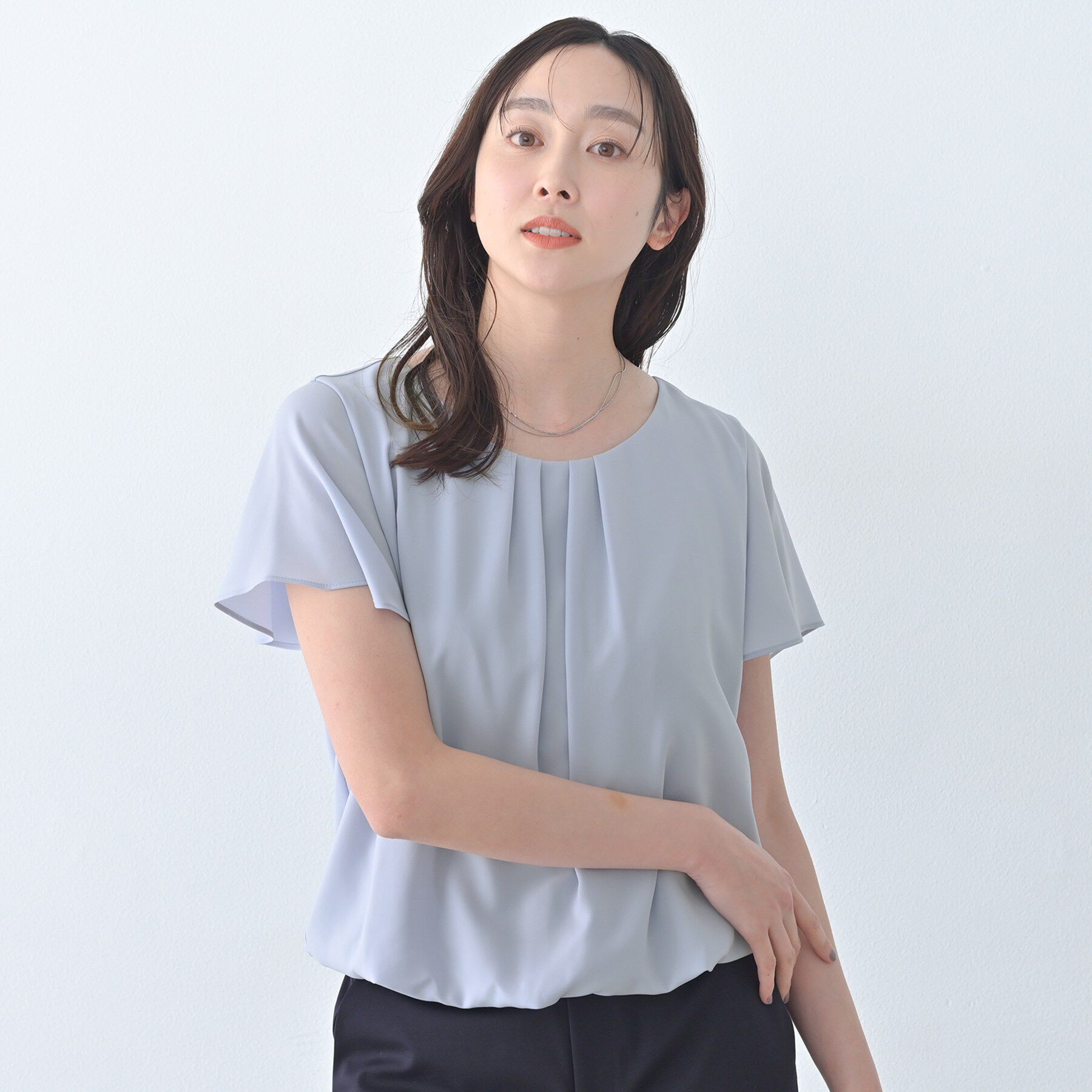 UNTITLED「パウダリータックブラウス」|シャツ・ブラウス|サックスブルー(69