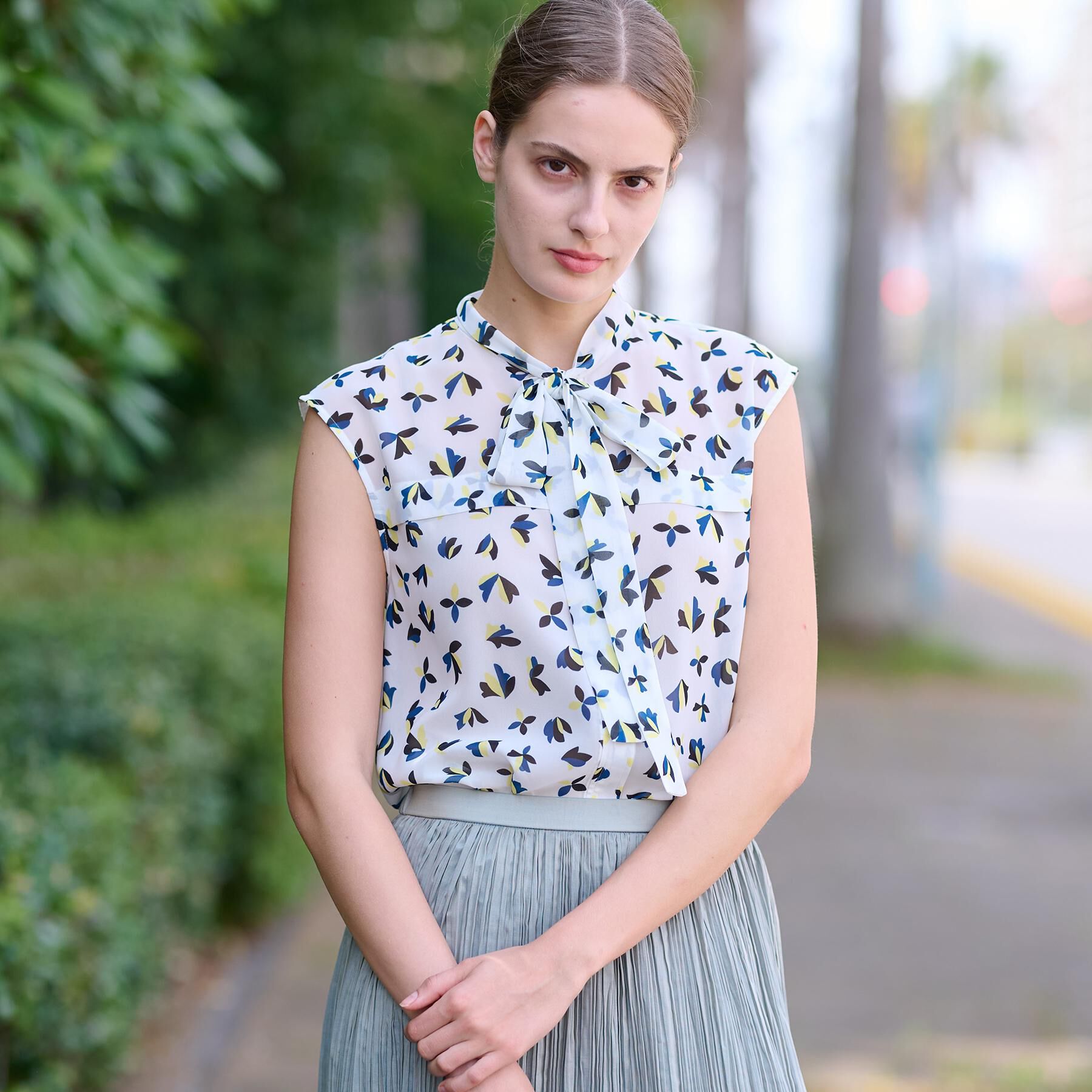 DRESSTERIOR「【洗える/きれいめ】シアーリーフプリントボウタイブラウス」|シャツ・ブラウス|