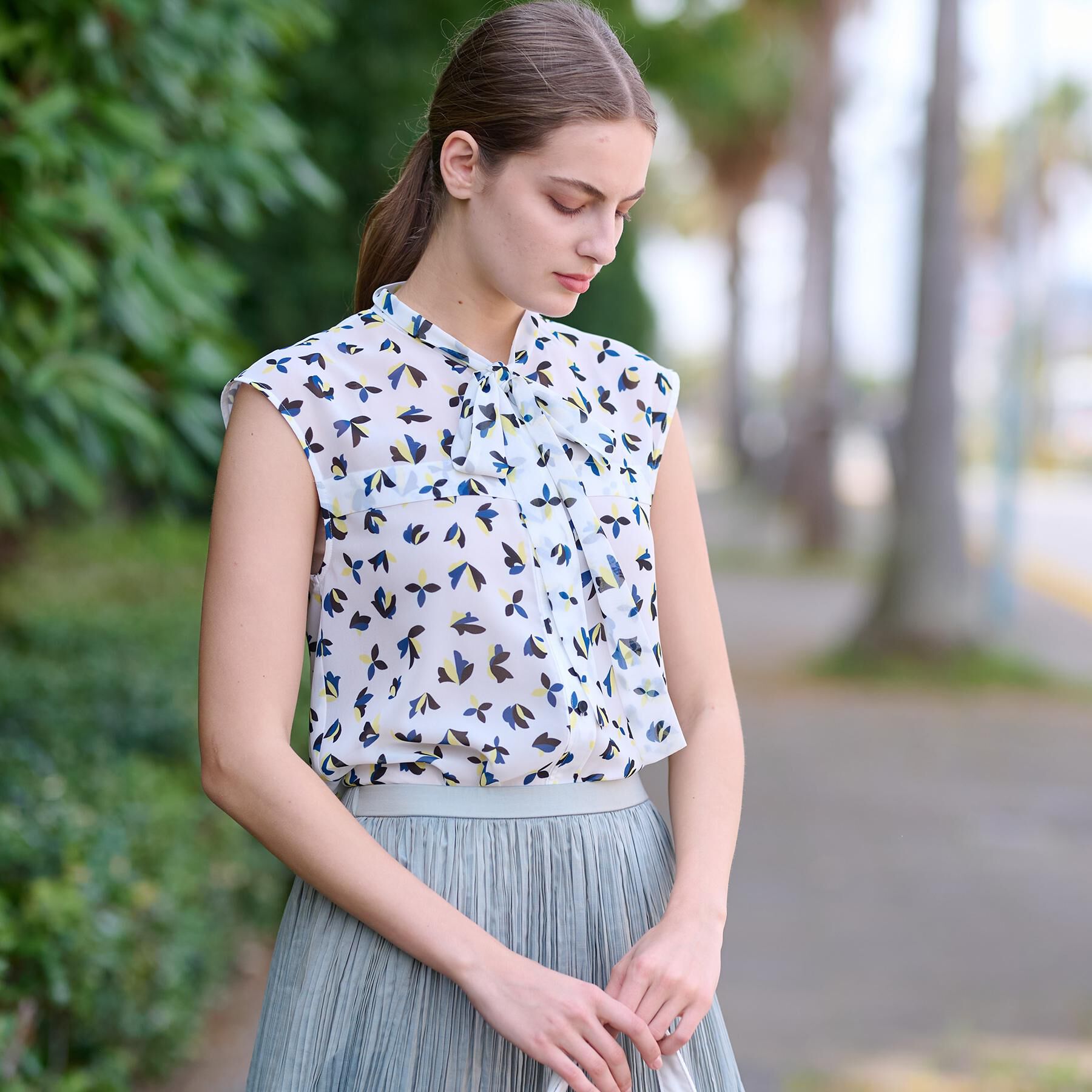 DRESSTERIOR「【洗える/きれいめ】シアーリーフプリントボウタイブラウス」|シャツ・ブラウス|