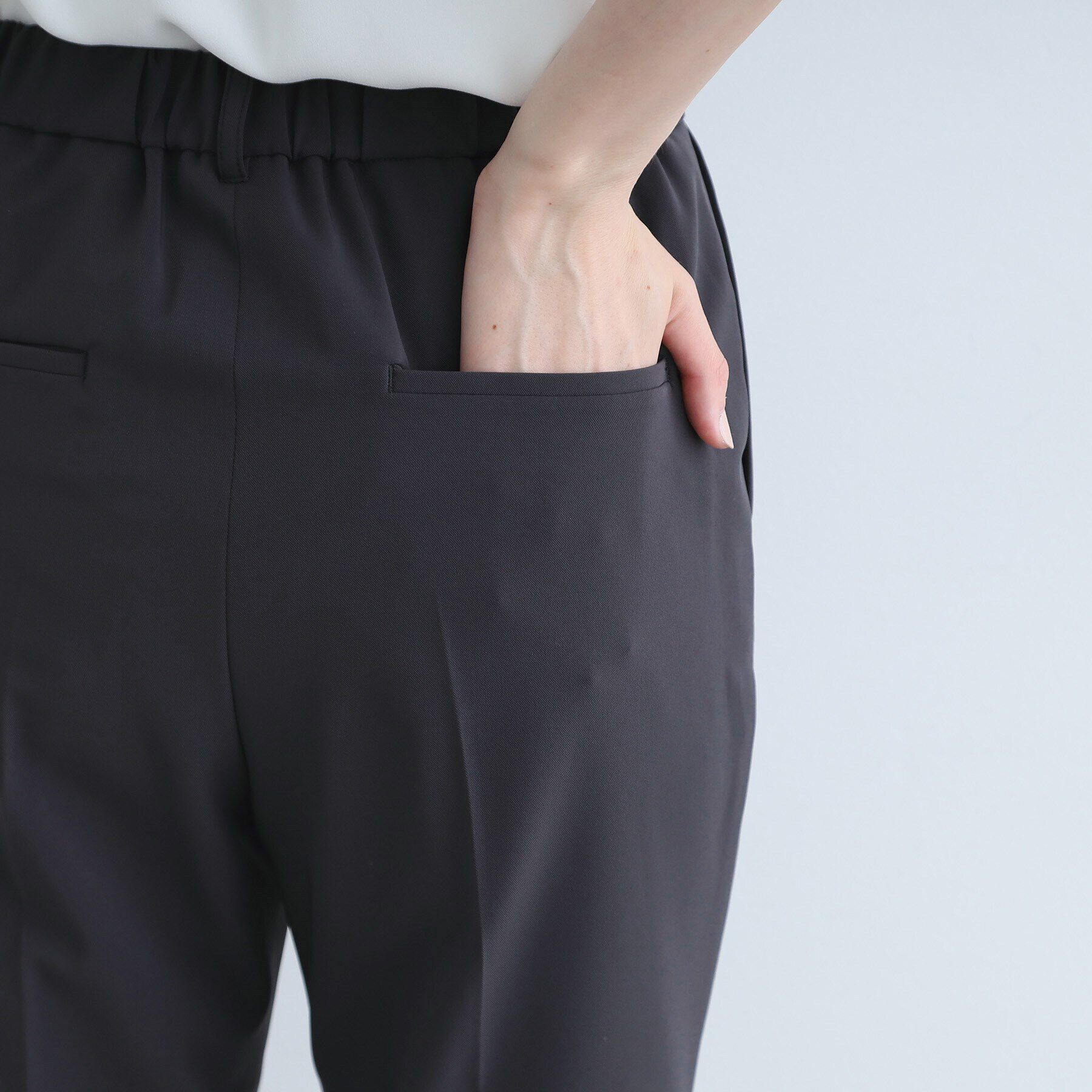 INDIVI「【洗える/UVケア/エコ/日本製】ストレッチ タックテーパードパンツ」|スーツ|