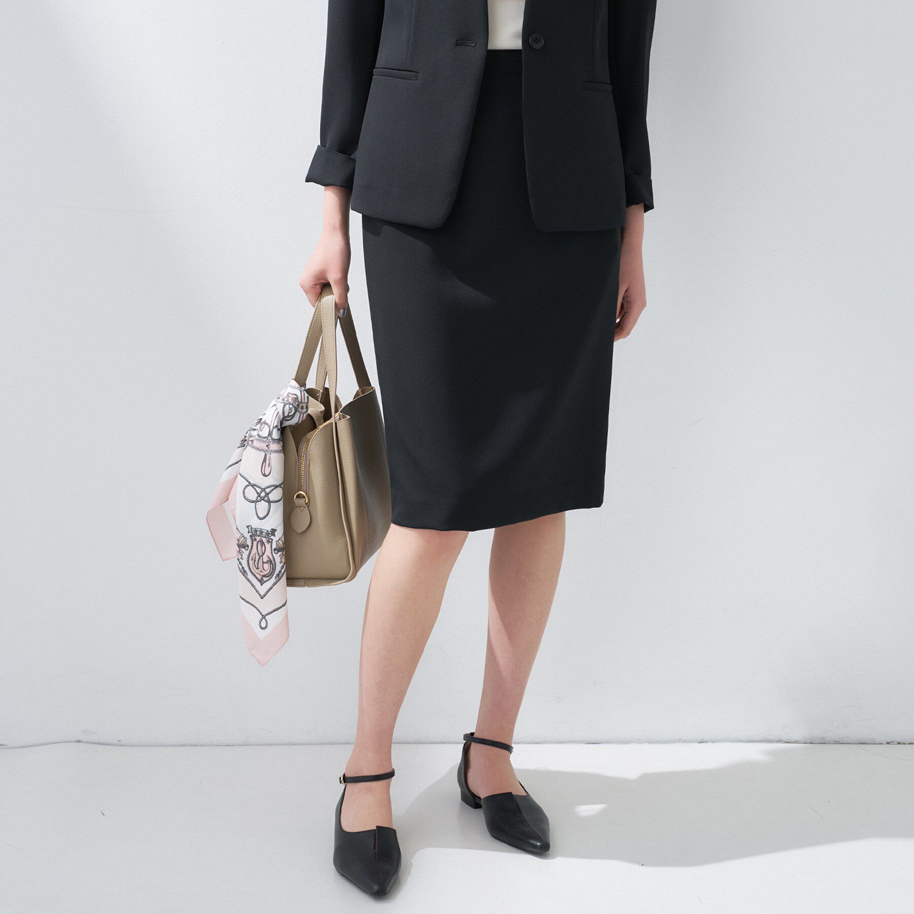 INDIVI「【定番スーツ／UVケア／イージーケア／洗える】ウール調ストレートスカート」|スーツ|ブラック(019)