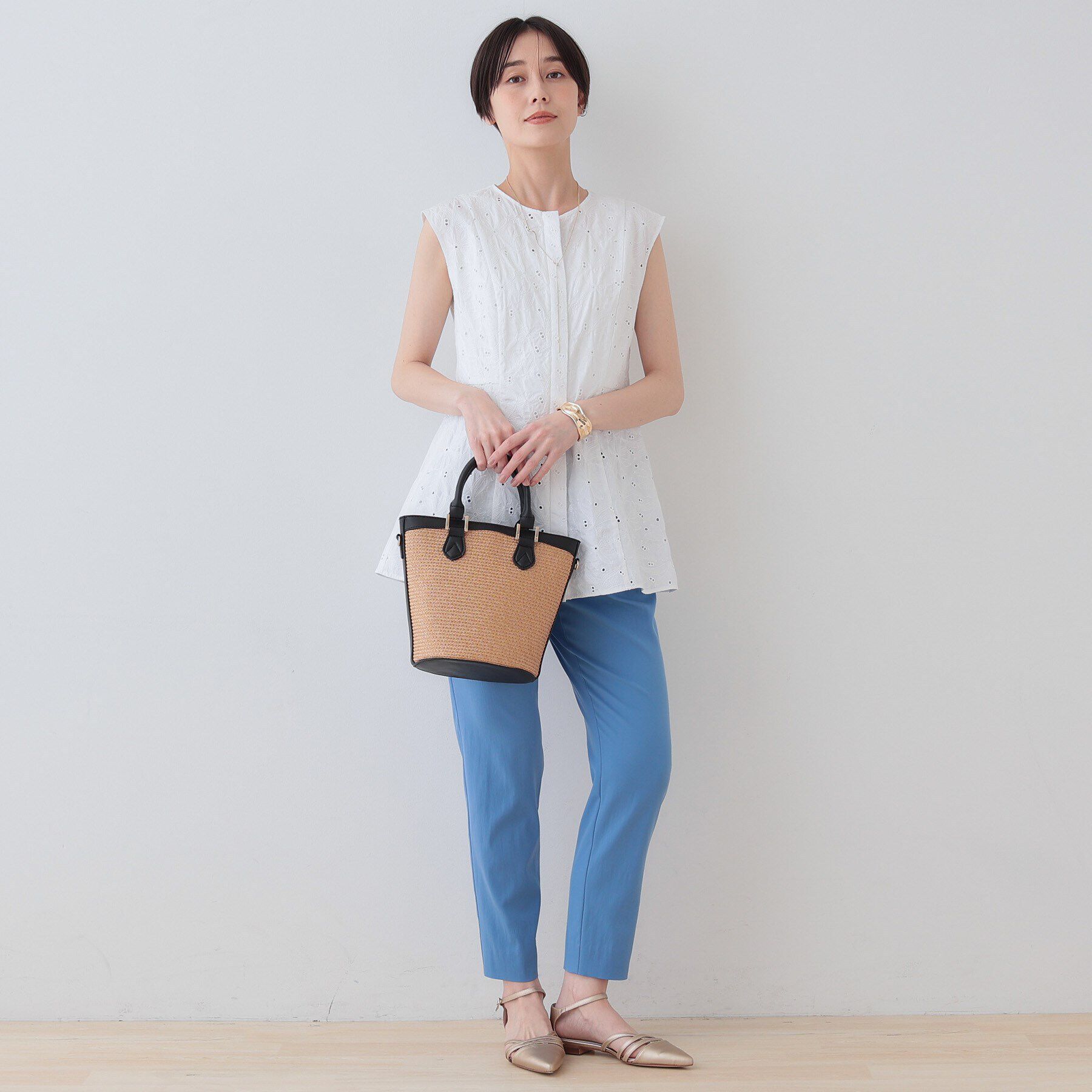 INDIVI「【洗える】フラワーカット刺繍ノースリーブブラウス」|シャツ・ブラウス|