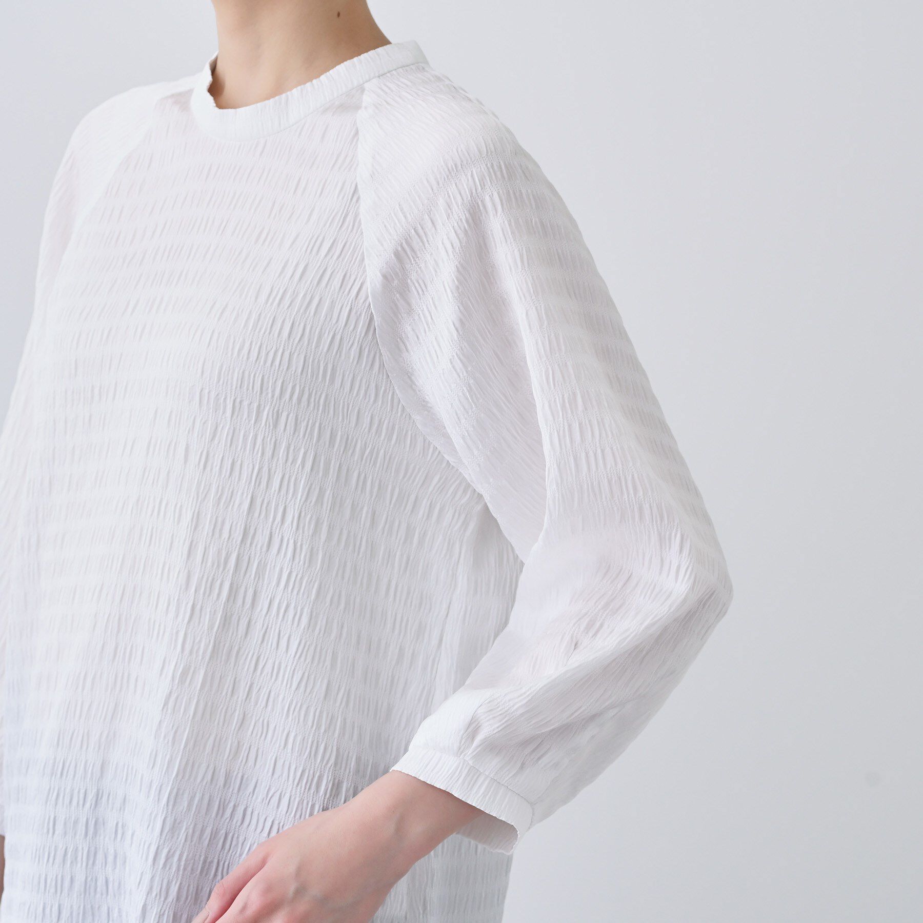 INDIVI「【洗える】シャーリング風ラグランスリーブブラウス」|シャツ・ブラウス|