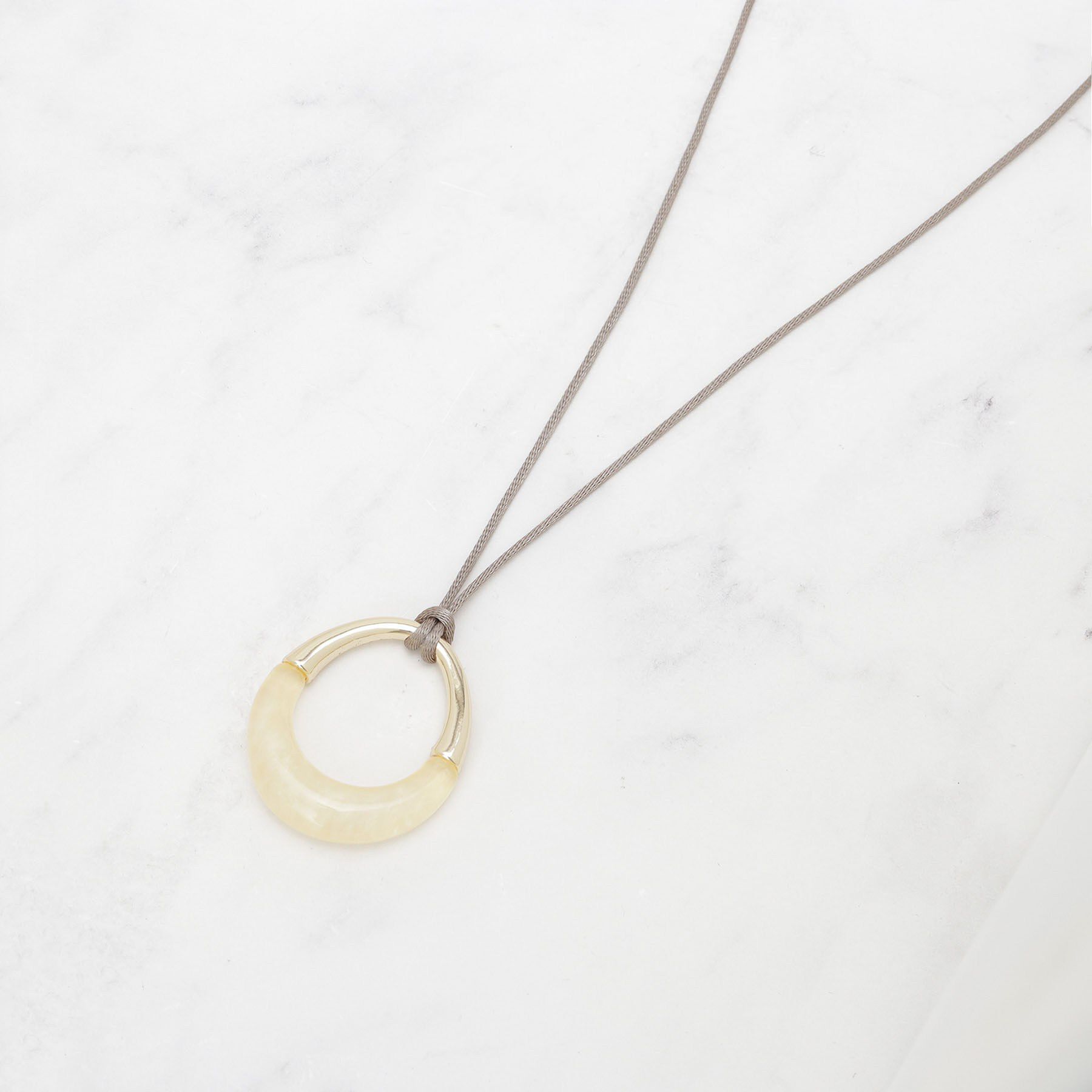 INDIVI「【長さ調整自由】マーブルバイカラー ロングネックレス」|ネックレス|ライトベージュ(55