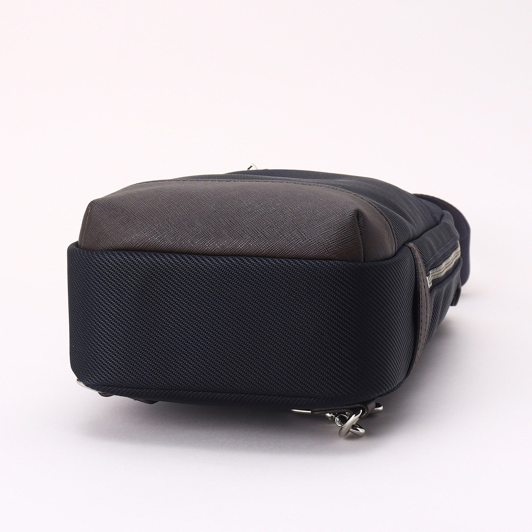 TAKEO KIKUCHI「薄マチ スマート 大人　ワンショルダーバッグ」|ショルダー・メッセンジャー|