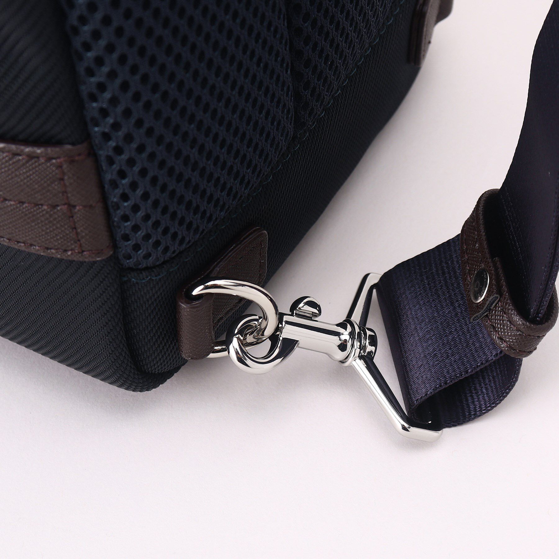 TAKEO KIKUCHI「薄マチ スマート 大人　ワンショルダーバッグ」|ショルダー・メッセンジャー|