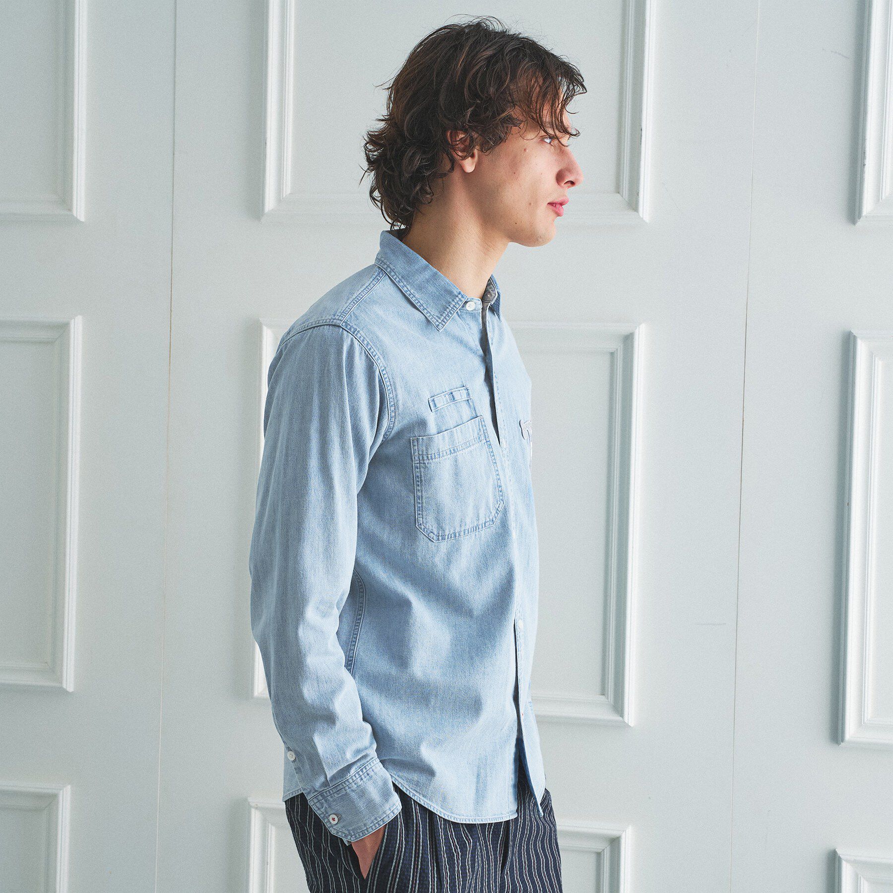 TAKEO KIKUCHI「【BOWLER HAT LABEL】Tエンブレム デニムシャツ」|シャツ・ブラウス|