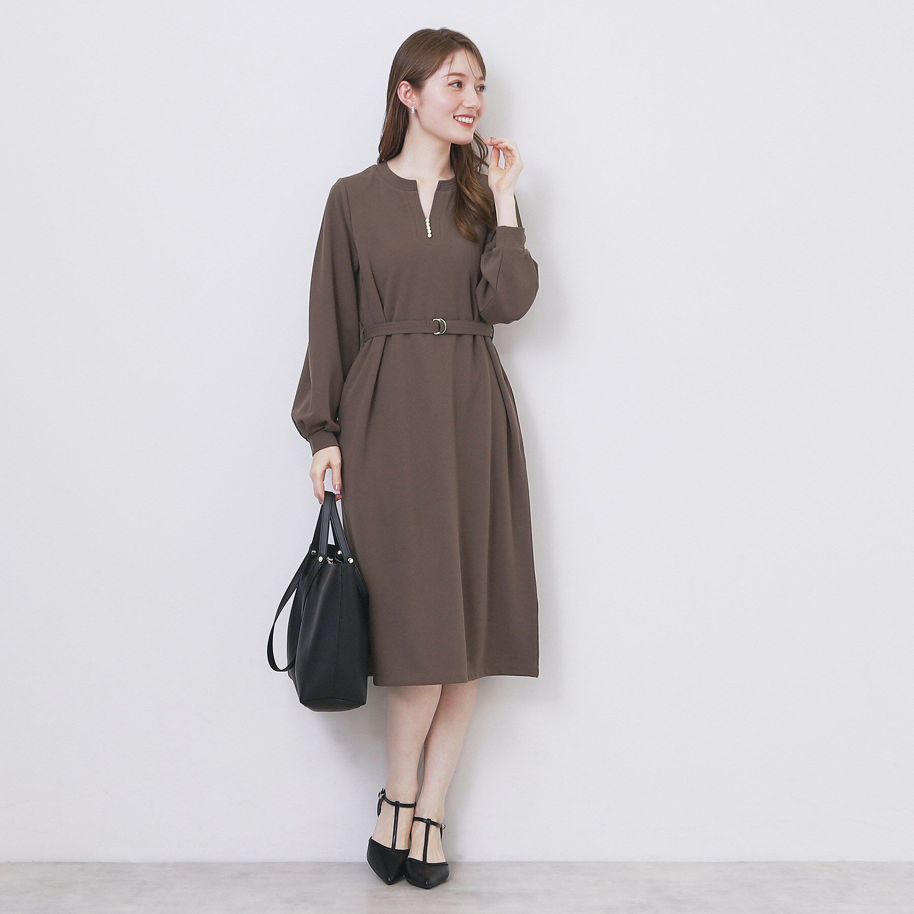 index「パール調ボタン付きキーネックワンピース【洗濯機OK】《S～3L》」|ワンピース|