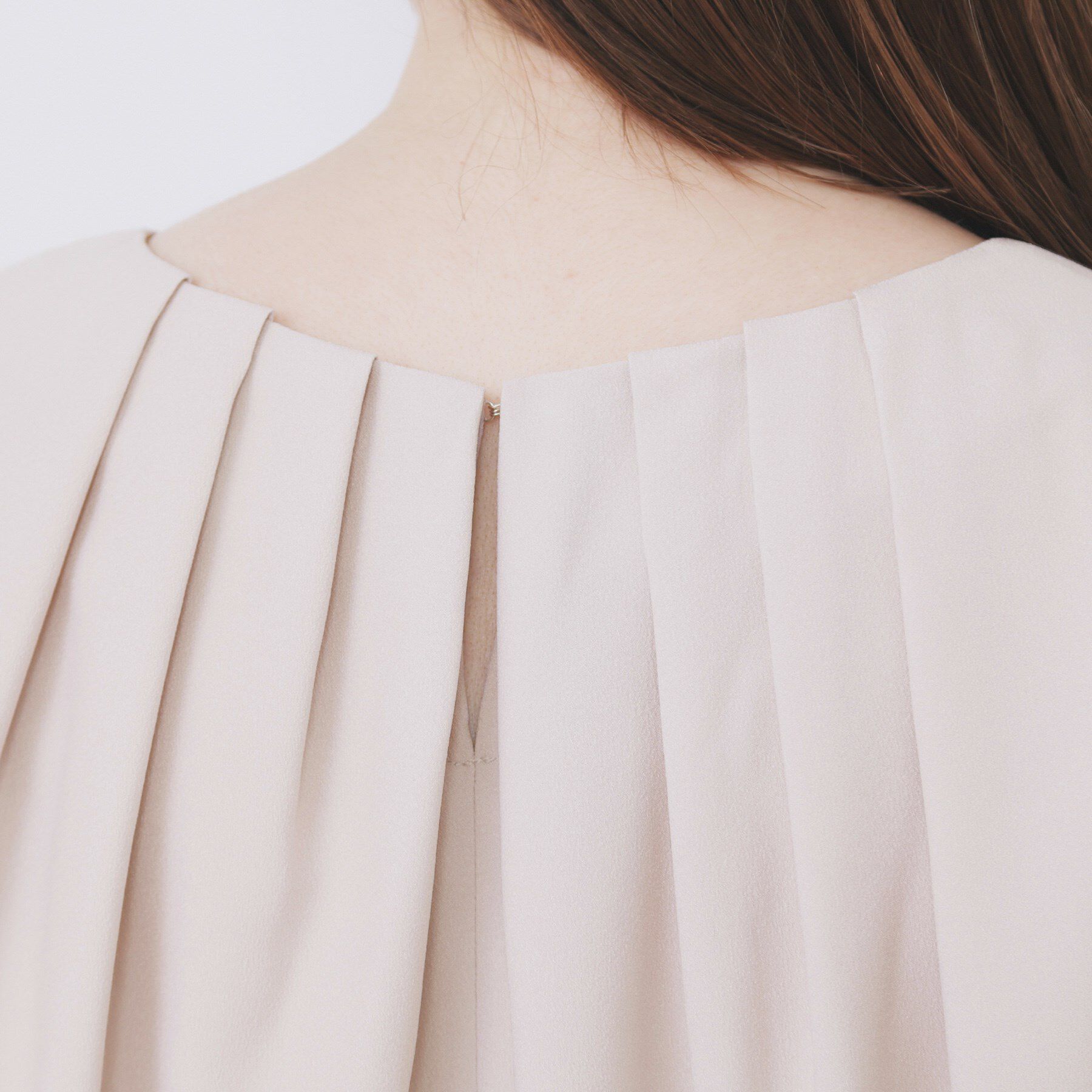 index「クルーネックタックブラウス【洗濯機OK/防シワ/イージーアイロン】」|シャツ・ブラウス|