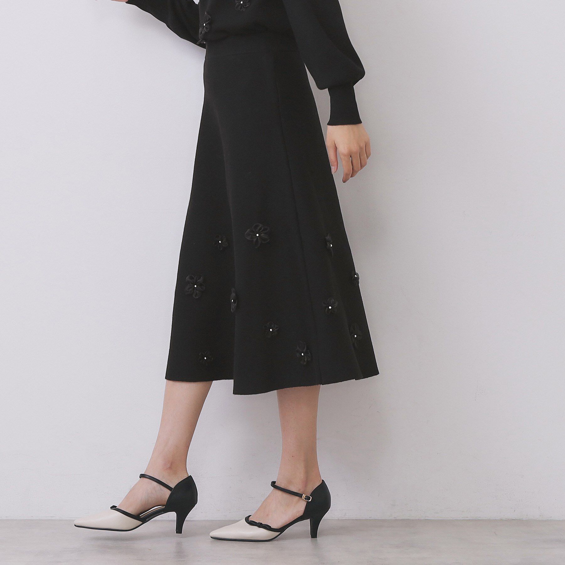 index「フラワーモチーフニットフレアスカート【洗える】」|スカート|ブラック(019)
