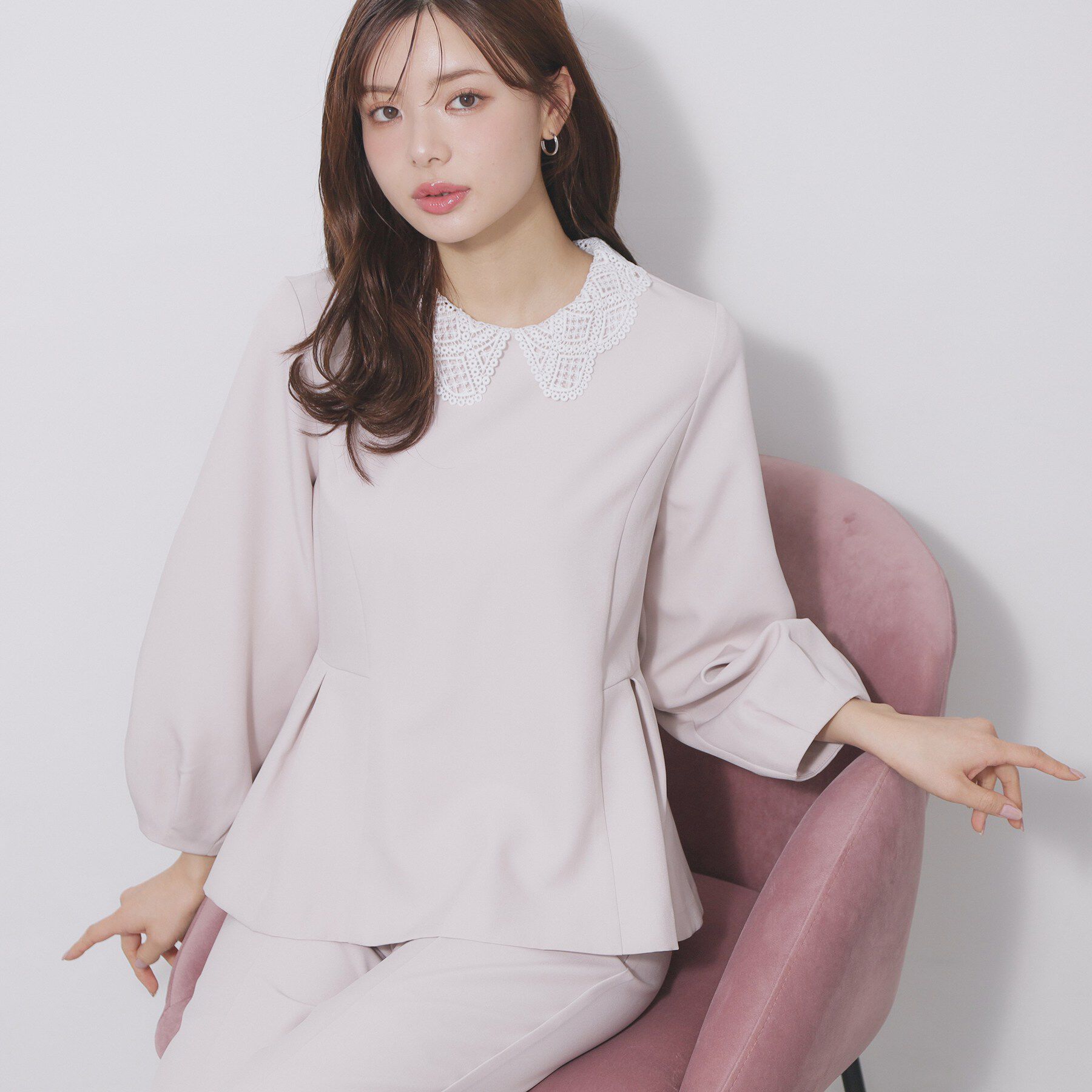 index「レース衿ペプラムブラウス【洗濯機OK/ストレッチ】」|シャツ・ブラウス|グレージュ(050)