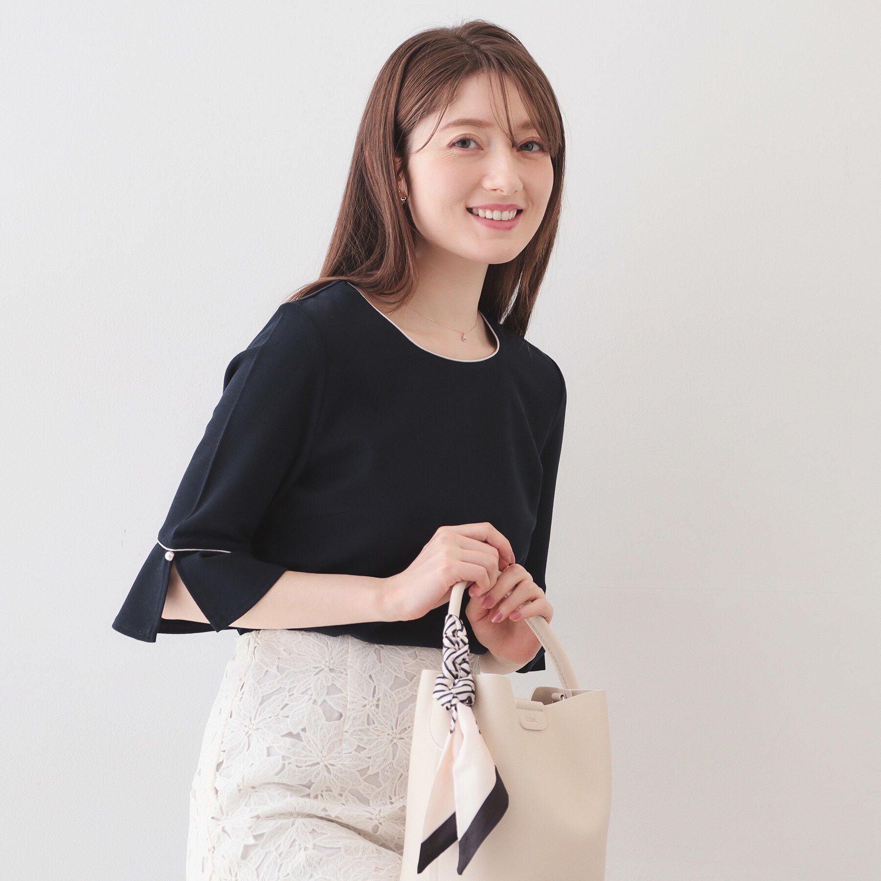 index「フレアスリーブバイカラートップス【洗濯機OK/接触冷感/UVケア】」|Tシャツ・カットソー|ネイビー(094)