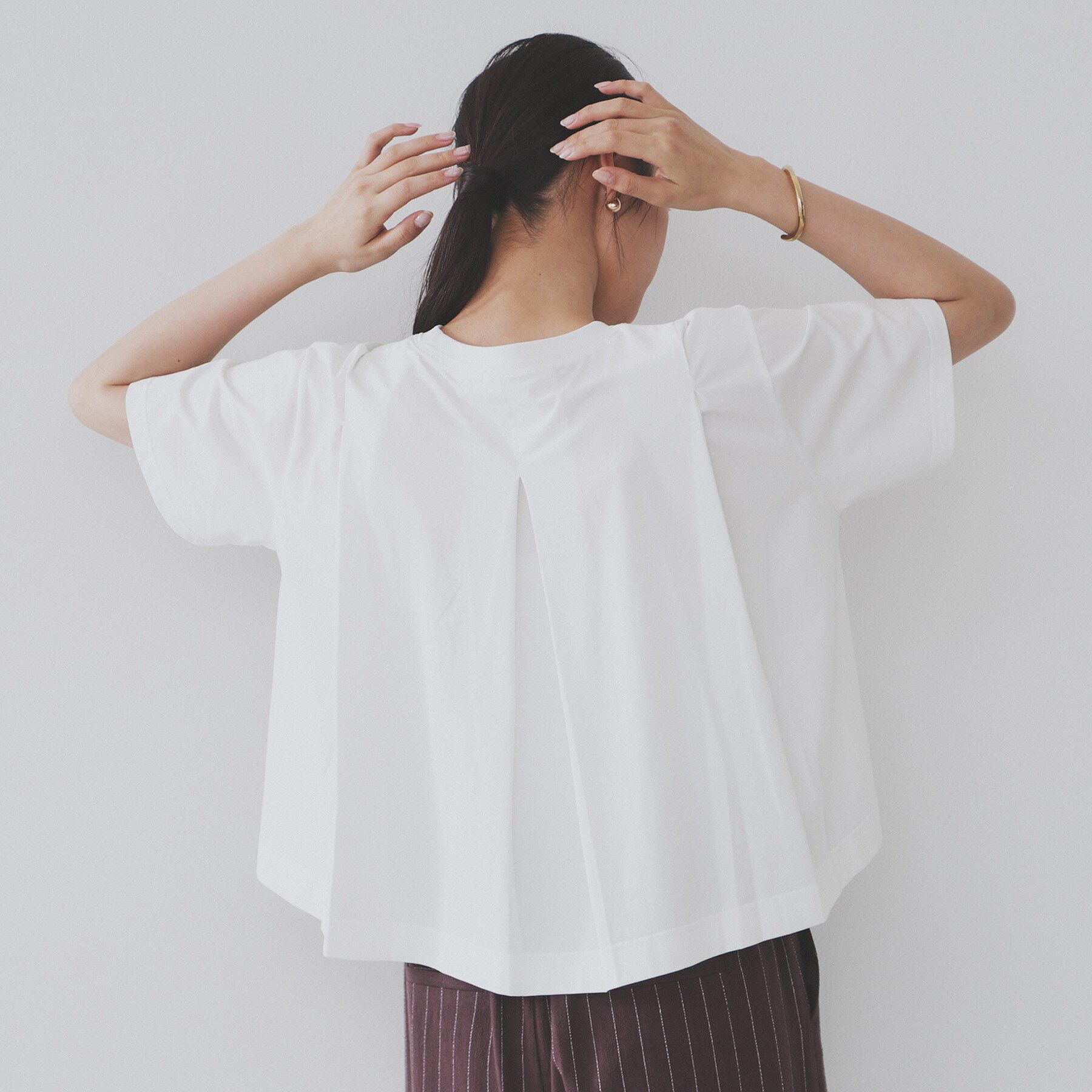 OPAQUE.CLIP「バックフレアショートTシャツ【洗濯機洗い可】」|Tシャツ・カットソー|