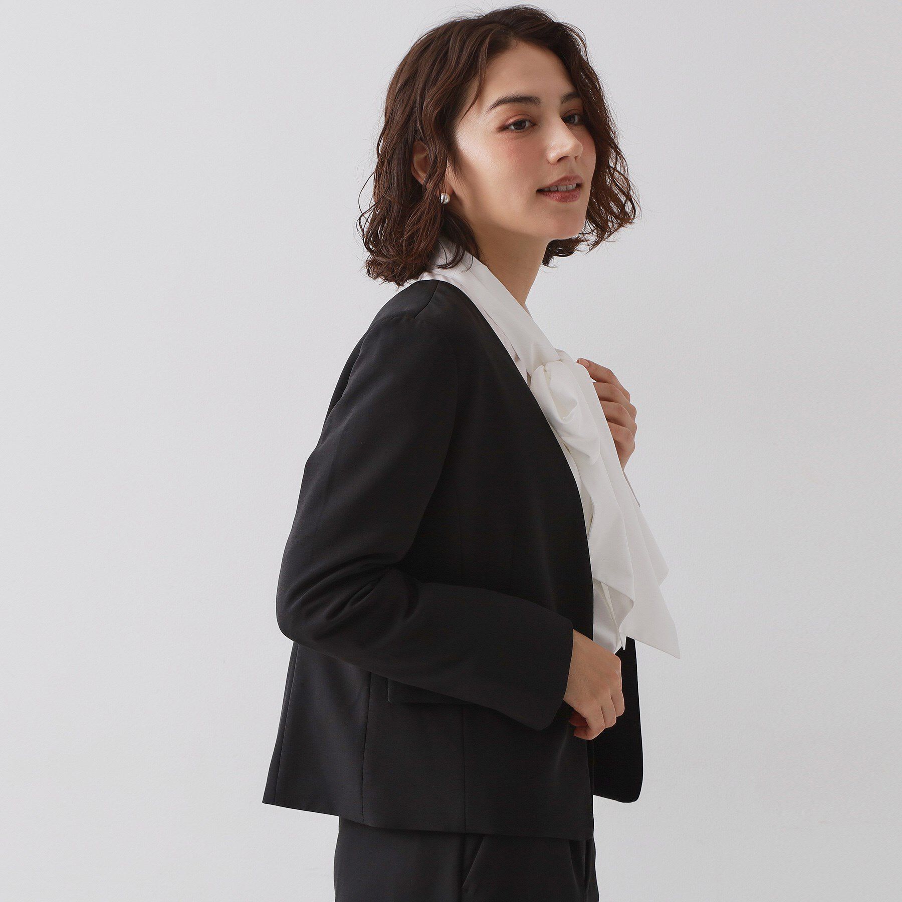 OPAQUE.CLIP「≪通勤・セレモニー/セットアップ対応≫ パイピングVネックジャケット【洗濯機OK】」|ノーカラージャケット|