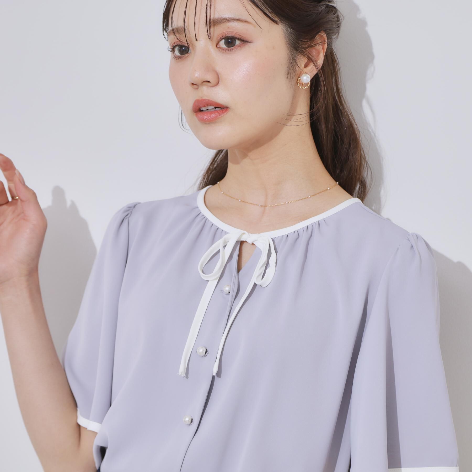 Couture broach「【きれいめ・二の腕カバー・通勤】配色フレア2WAYブラウス」|シャツ・ブラウス|