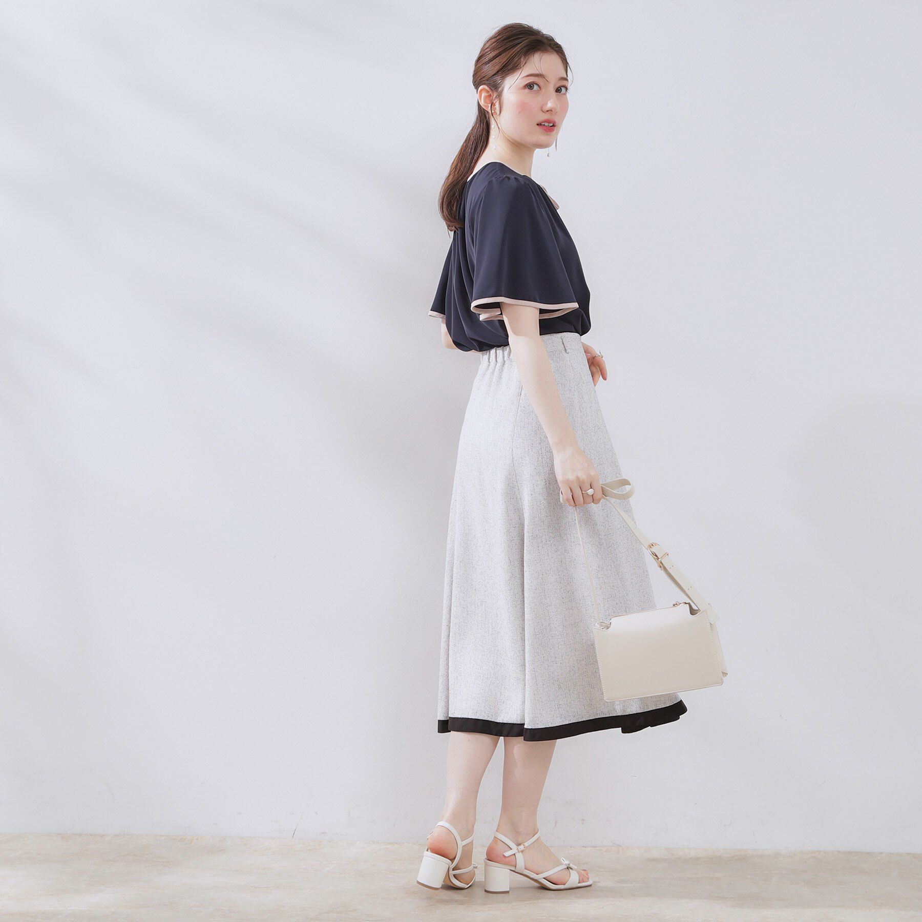 Couture broach「【きれいめ・二の腕カバー・通勤】配色フレア2WAYブラウス」|シャツ・ブラウス|