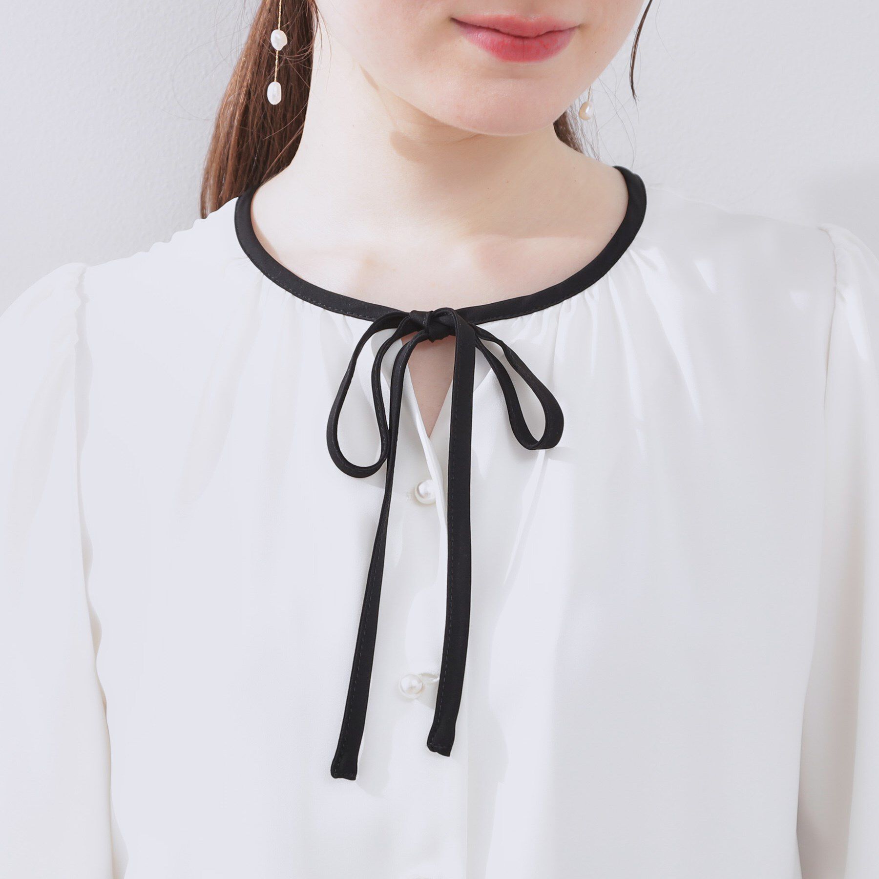 Couture broach「【きれいめ・二の腕カバー・通勤】配色フレア2WAYブラウス」|シャツ・ブラウス|