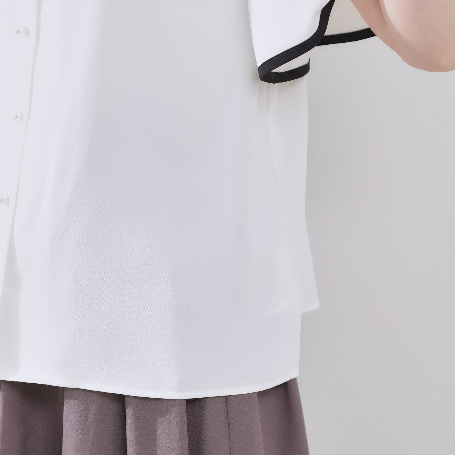 Couture broach「【きれいめ・二の腕カバー・通勤】配色フレア2WAYブラウス」|シャツ・ブラウス|