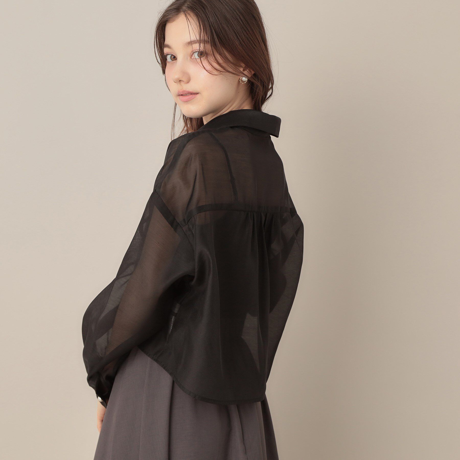 Couture broach「【洗える・秋まで使える】パール調ボタンシアーシャツ」|シャツ・ブラウス|