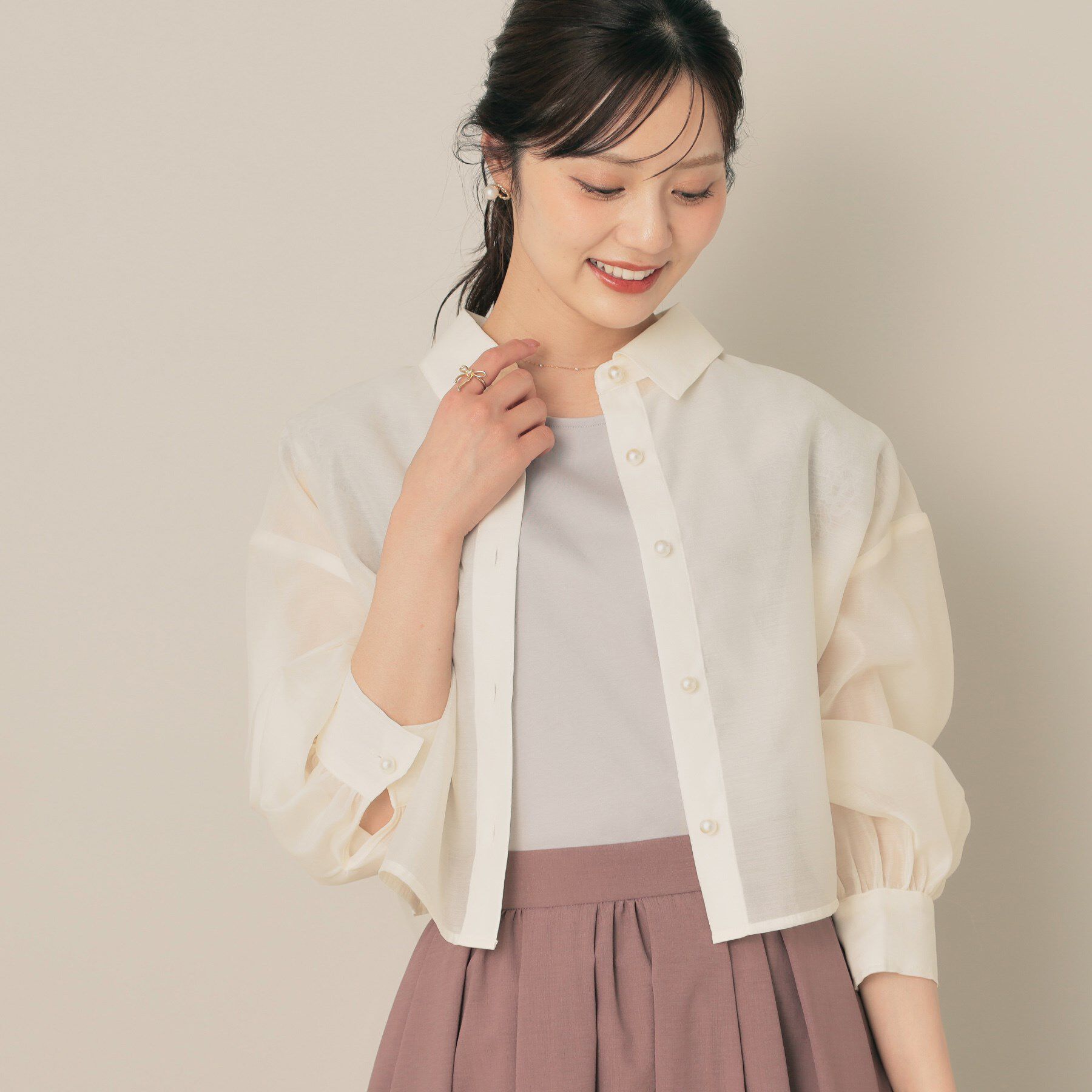 Couture broach「【洗える・秋まで使える】パール調ボタンシアーシャツ」|シャツ・ブラウス|