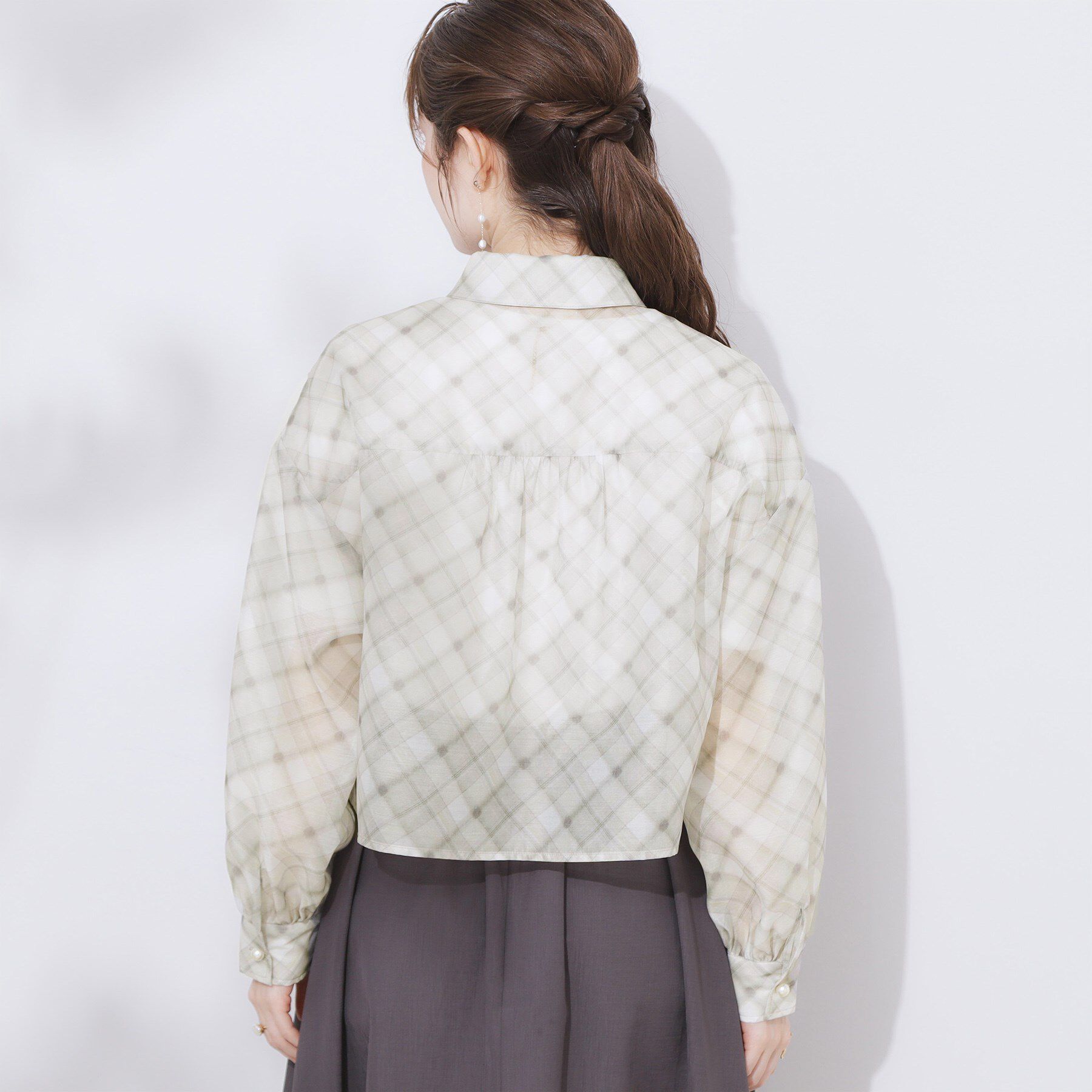 Couture broach「【洗える・秋まで使える】パール調ボタンシアーシャツ」|シャツ・ブラウス|