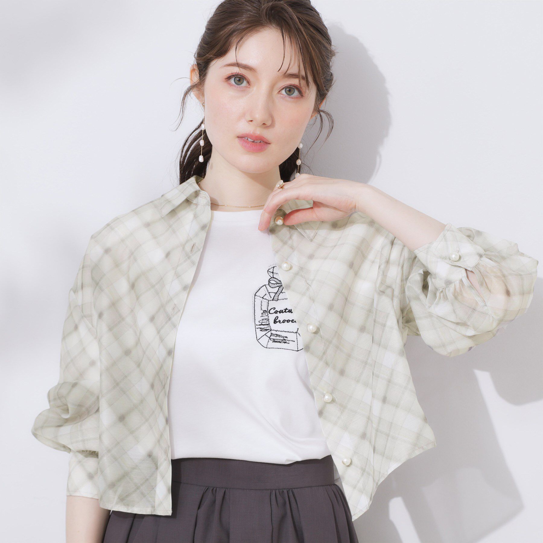 Couture broach「【洗える・秋まで使える】パール調ボタンシアーシャツ」|シャツ・ブラウス|