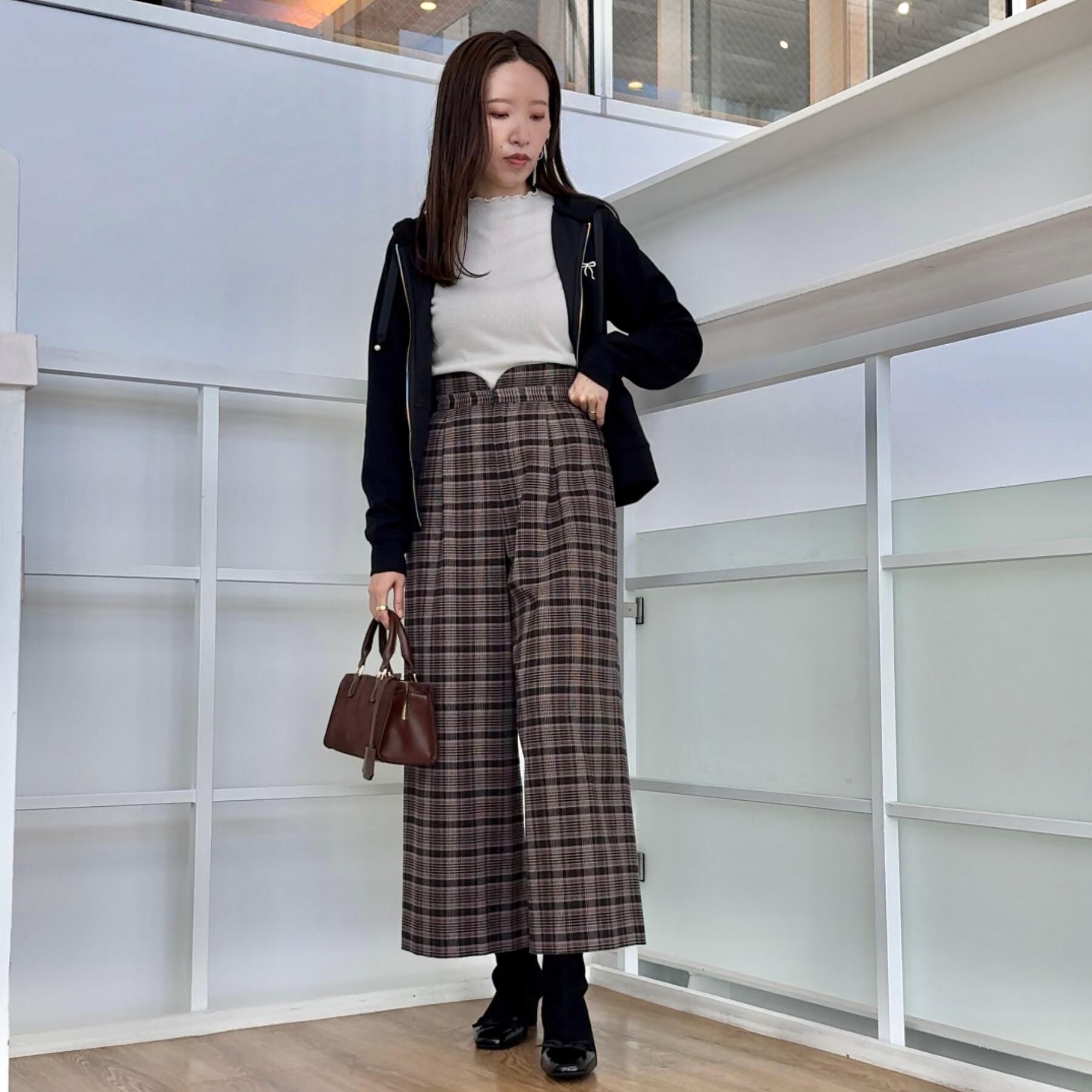 Couture broach「【マシンウォッシャブル・UVケア・大人可愛い】リボン刺繍ダンボールZIPフーディ」|パーカー|